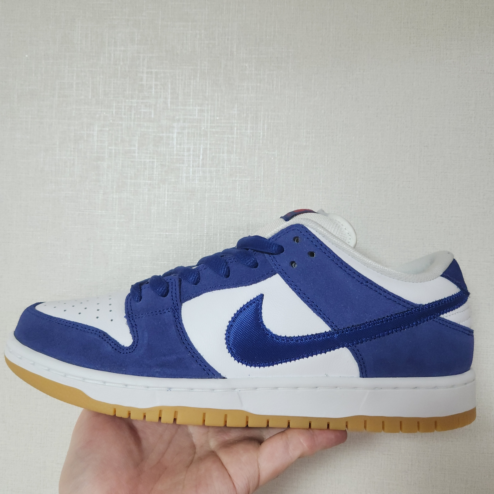 Nike SB Dunk Low Pro Premium Deep Royal Blue 착용 스타일