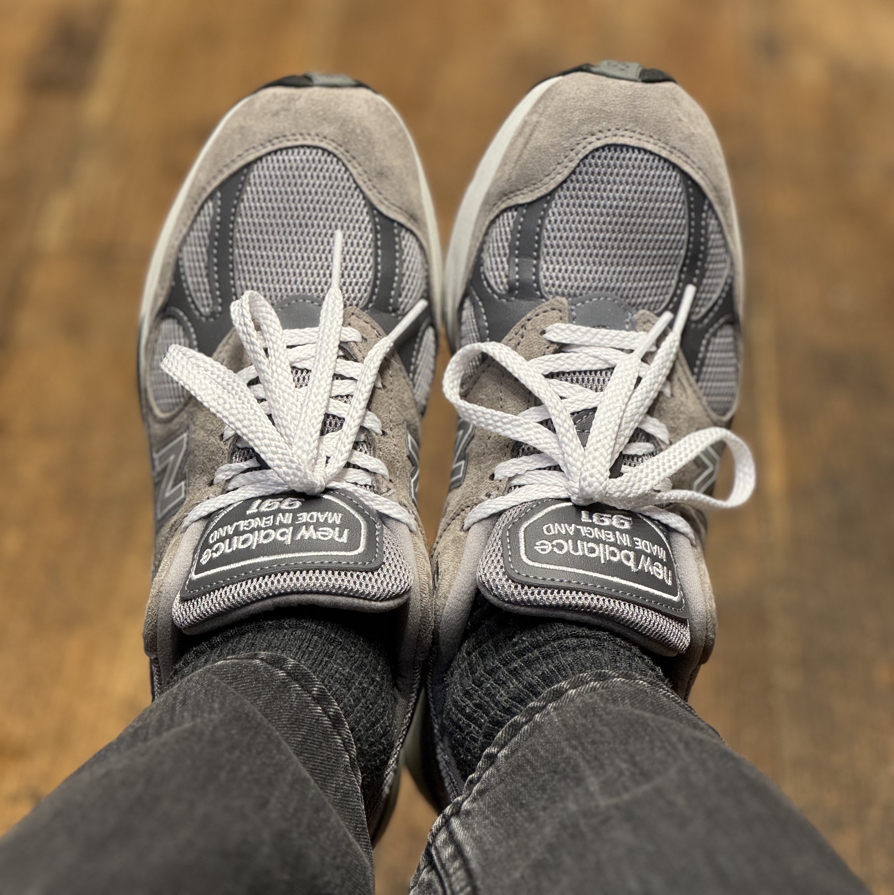 New Balance 991v2 Made in UK Rock Ridge Alloy Silver 착용 스타일