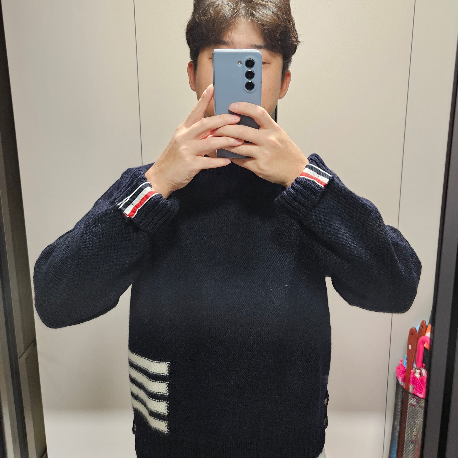 Thom Browne Jersey Stitch Donegal 4-Bar Crew Neck Pullover Navy, Homme Plisse Issey Miyake Straight Basics Pants Black 착용 스타일 - 2
