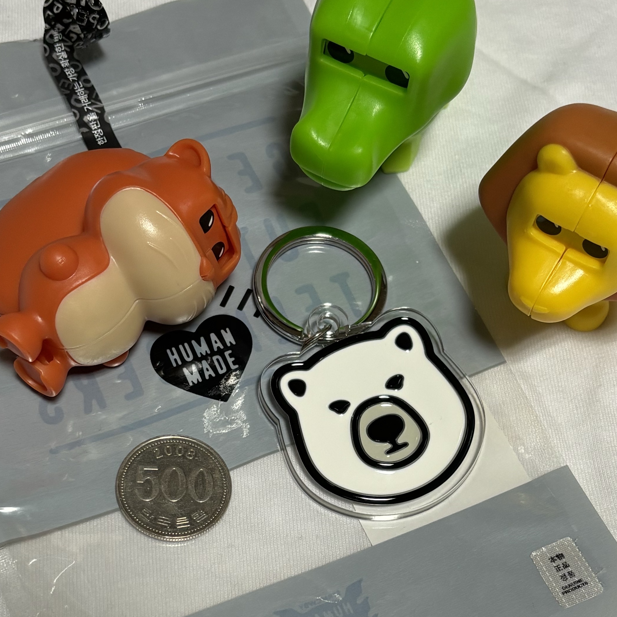 Human Made Acrylic Animal Keyring White 착용 스타일 - 2