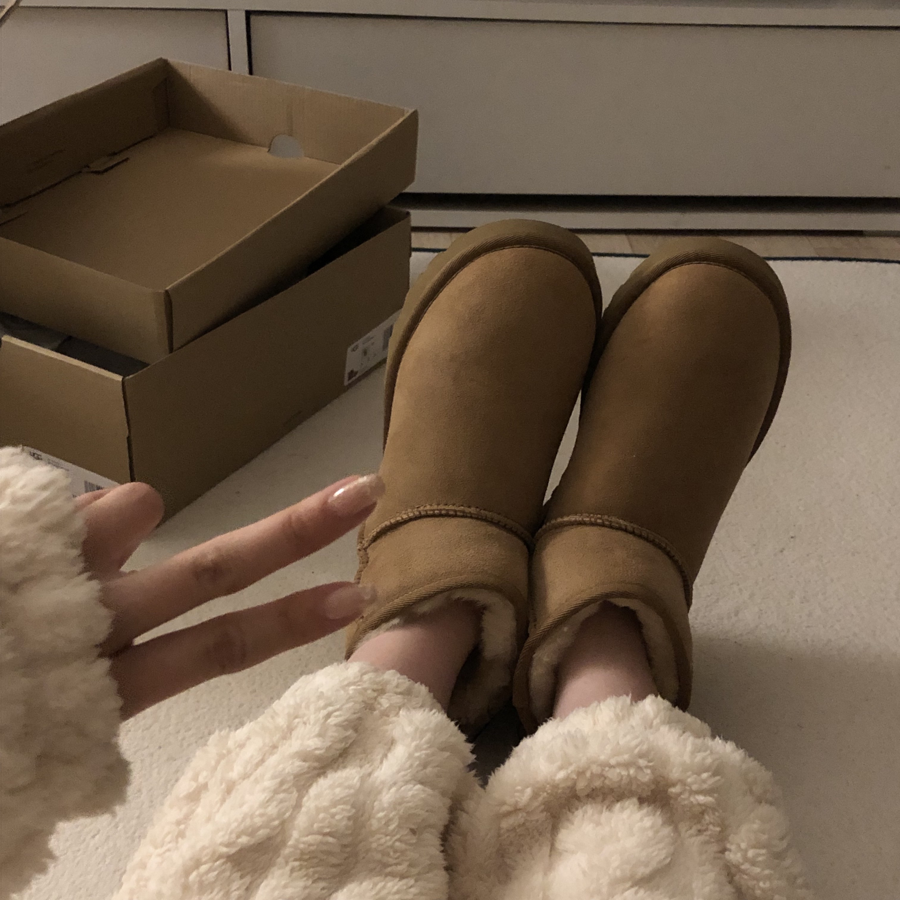 (W) UGG Classic Mini II Boots Chestnut 착용 스타일 - 1