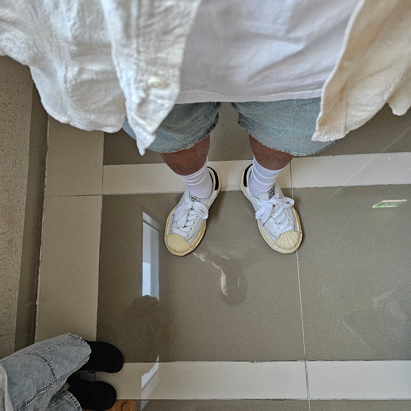 Maison Mihara Yasuhiro Blakey VL OG Sole Leather Low-top Sneakers White, Our Legacy Borrowed BD Shirt Naturelle Spectral Check 착용 스타일