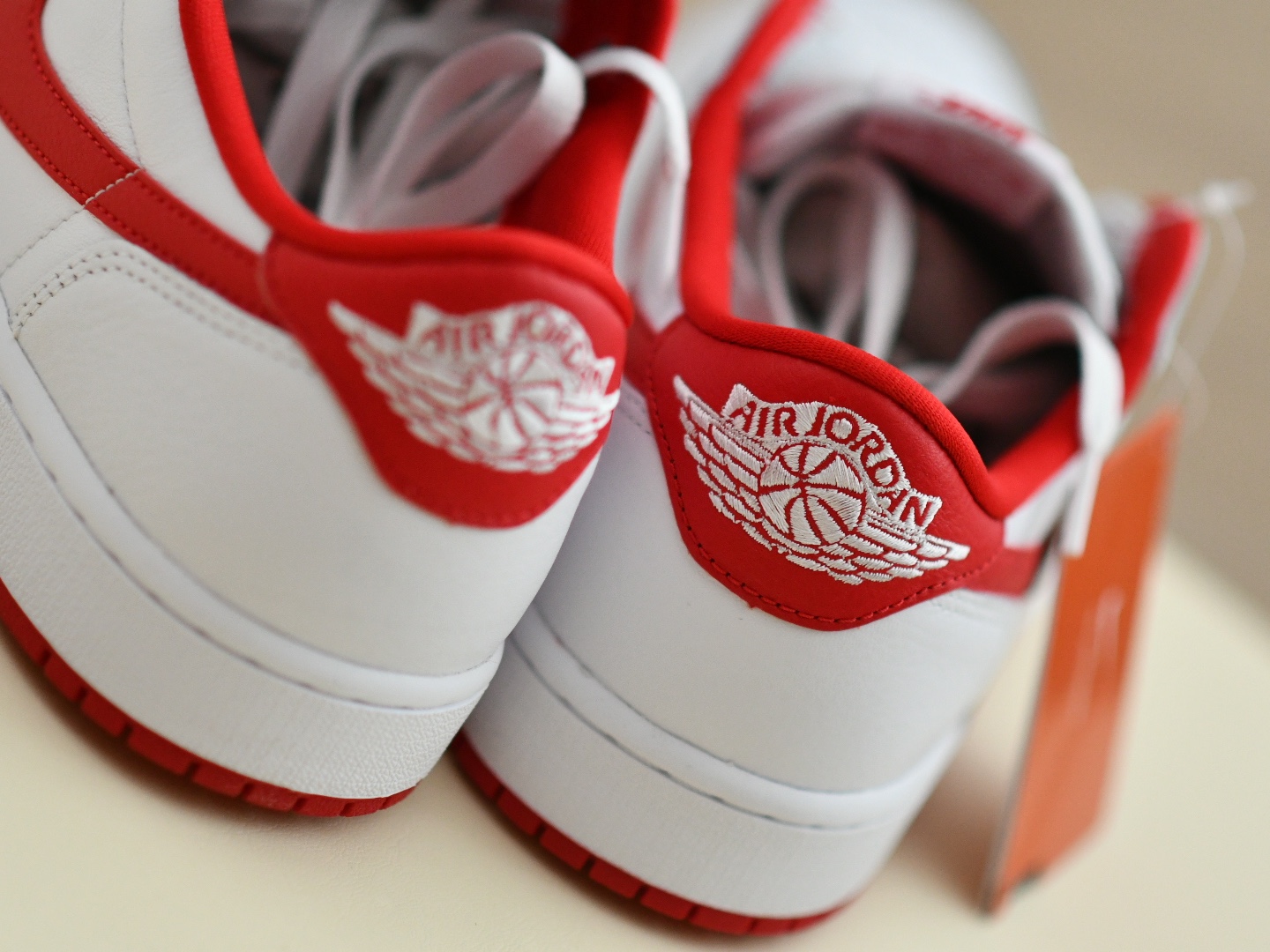 Jordan 1 Retro Low OG University Red 착용 스타일 - 3