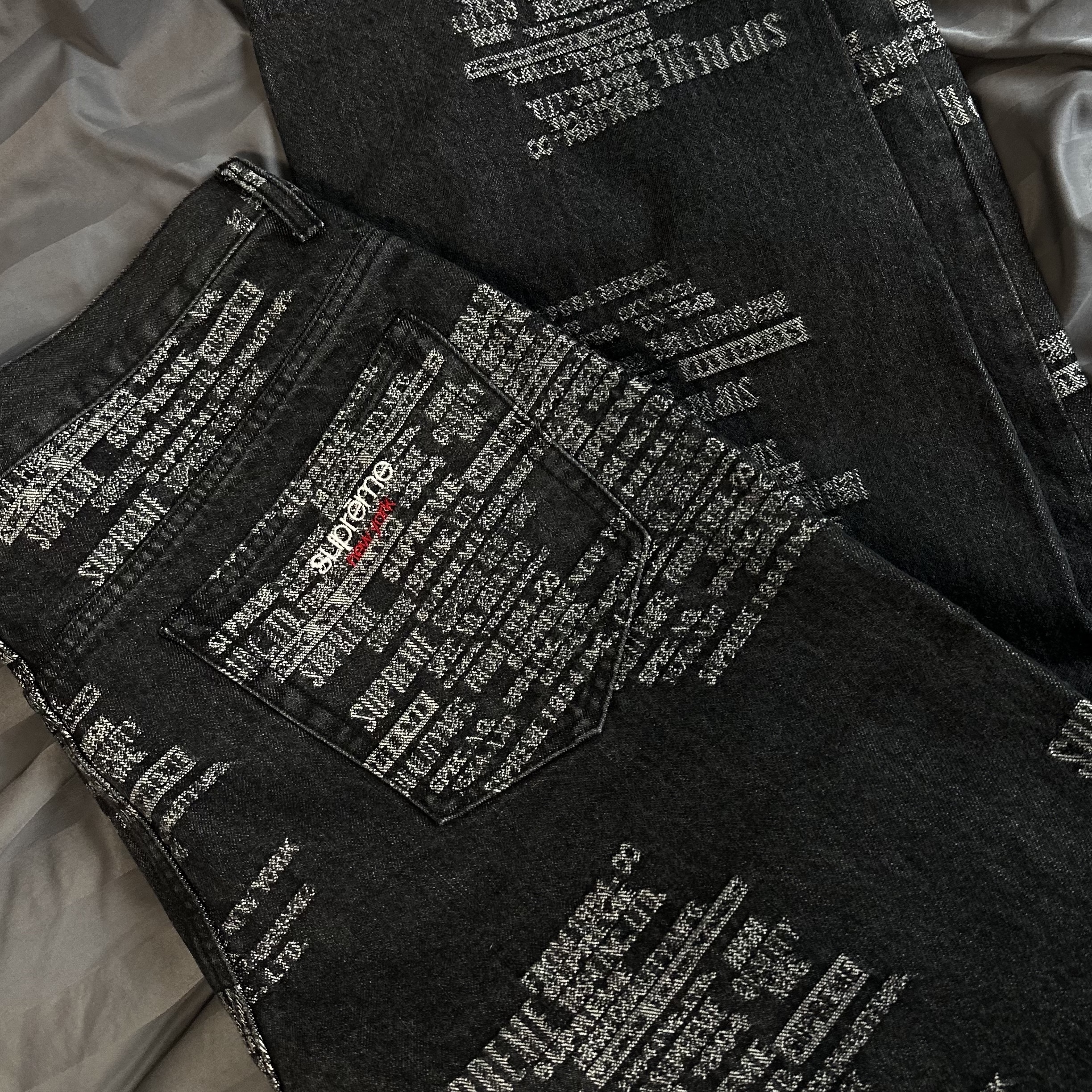 Supreme Trademark Jacquard Baggy Jean Washed Black - 23SS 착용 스타일