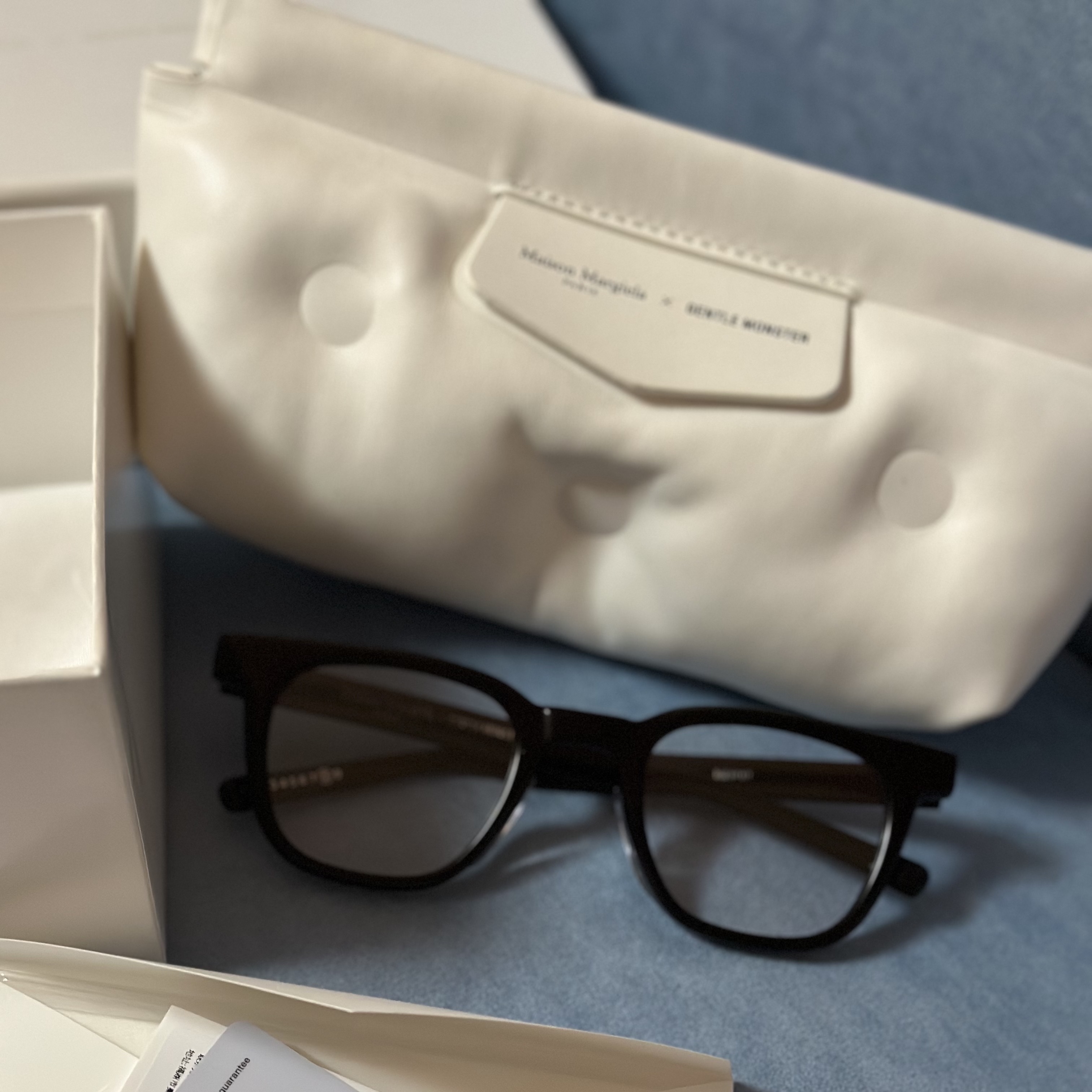 Gentle Monster x Maison Margiela MM010 Clear Black 착용 스타일 - 7