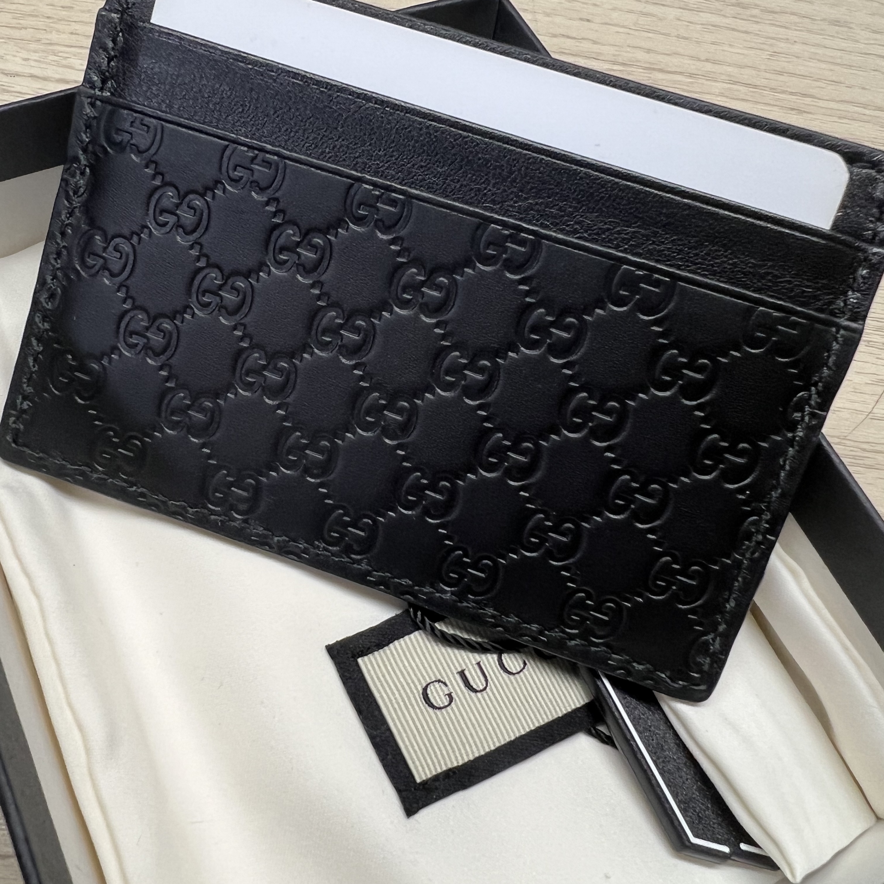 Gucci Micro GG Ssima Card Case Black 착용 스타일