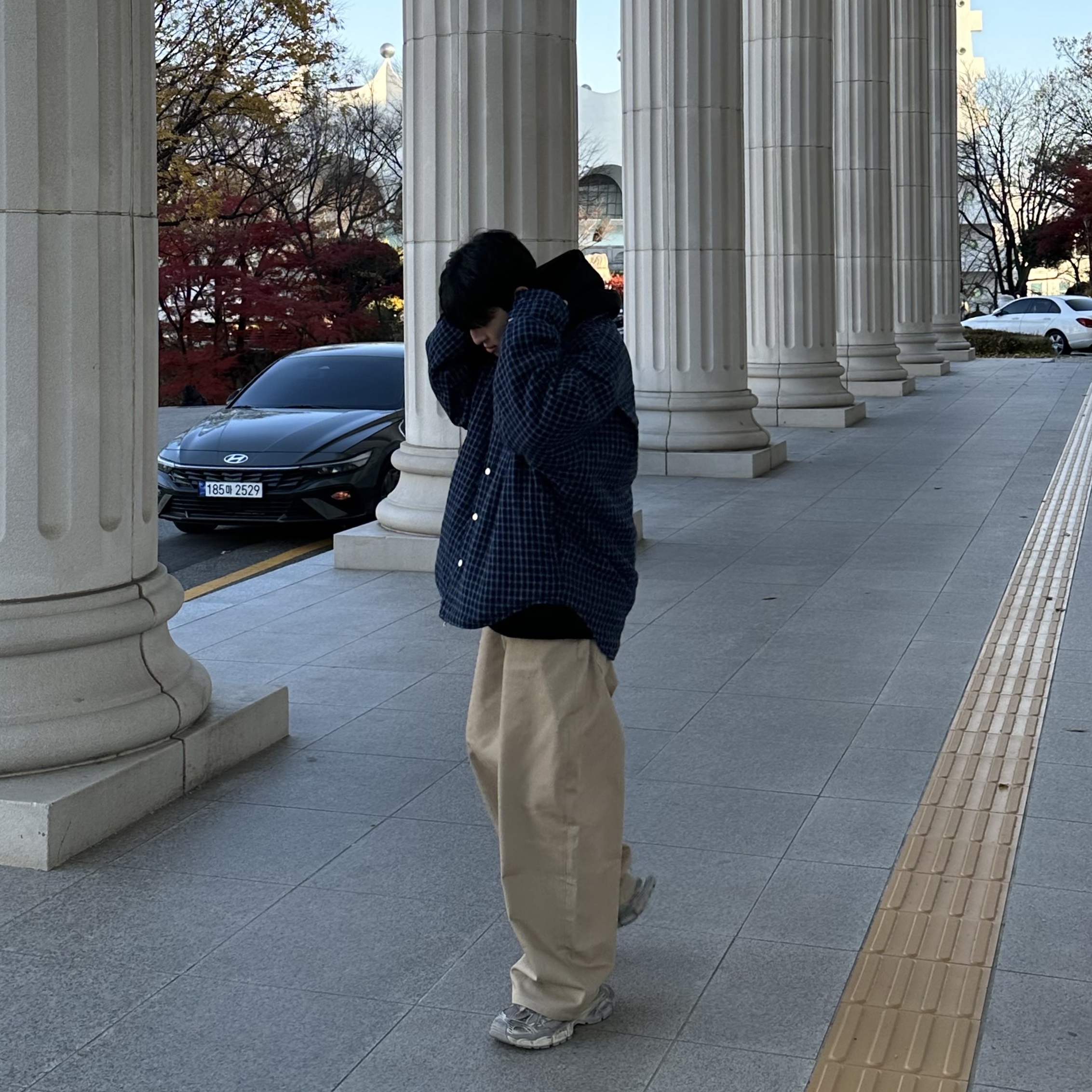 STU Wide Cotton Pants Beige, Ourpas 075 Glitter Logo Hoodie 착용 스타일 - 4