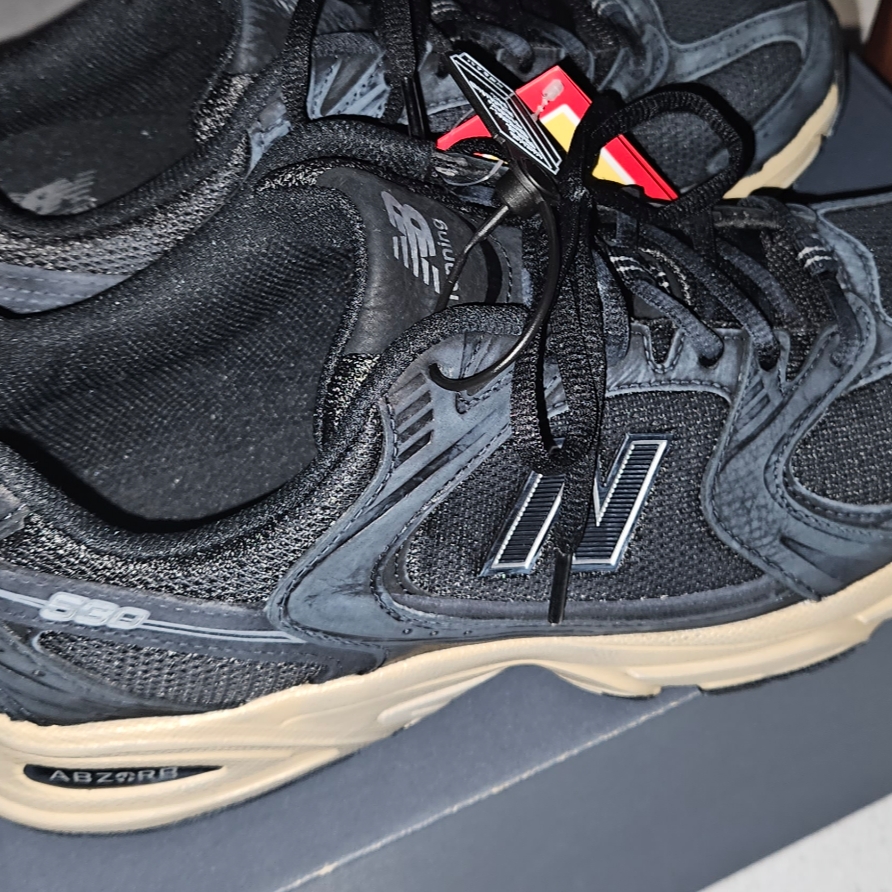 New Balance 530 Vintage Black Gum 착용 스타일