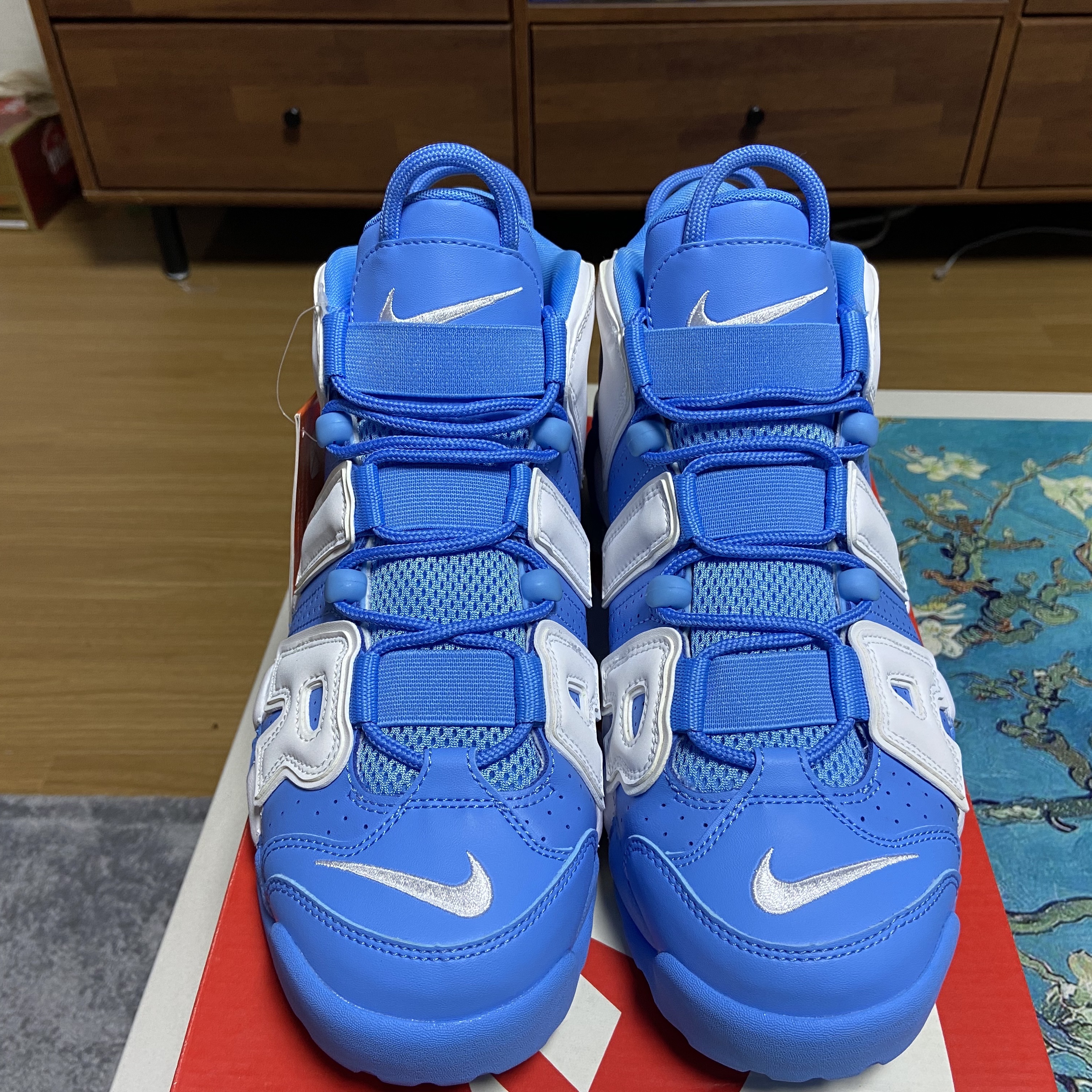 Nike Air More Uptempo University Blue 착용 스타일 - 2