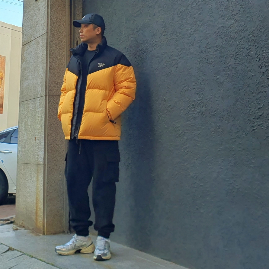 Nike V2K Run Summit White Metallic Silver, Nike ACG Trail Cap Black 착용 스타일 - 2
