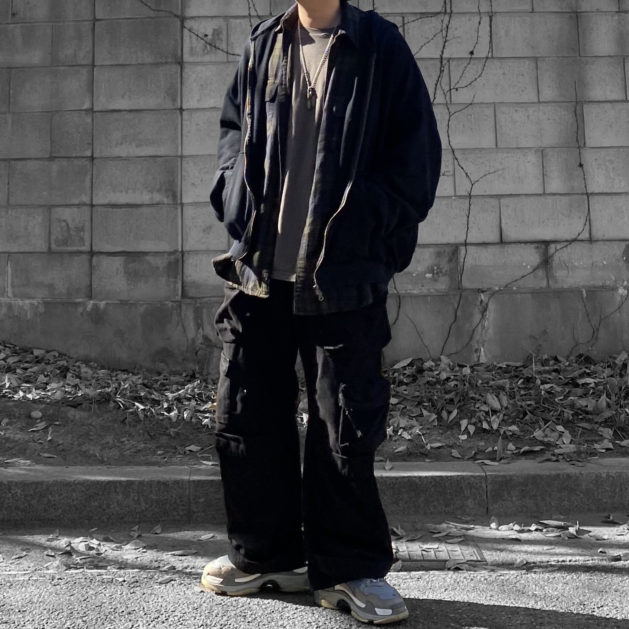 Undermycar Fisky Double Layered Shirts Hood Zip-Up Bronze Green - 23FW, Zara Utility Pocket Pants Black 착용 스타일 - 1