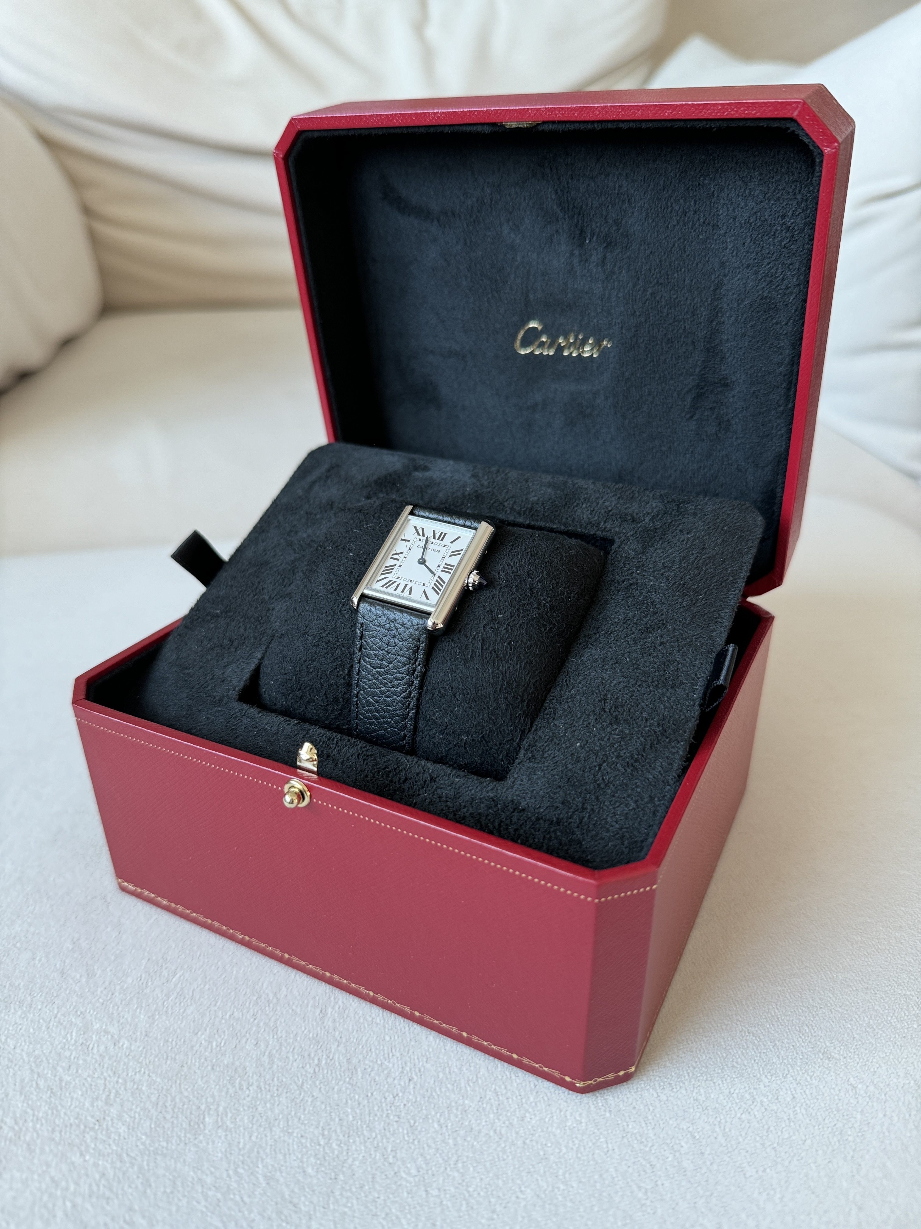 Cartier Tank Must Watch Large Quartz Steel Calfskin Black 착용 스타일 - 3