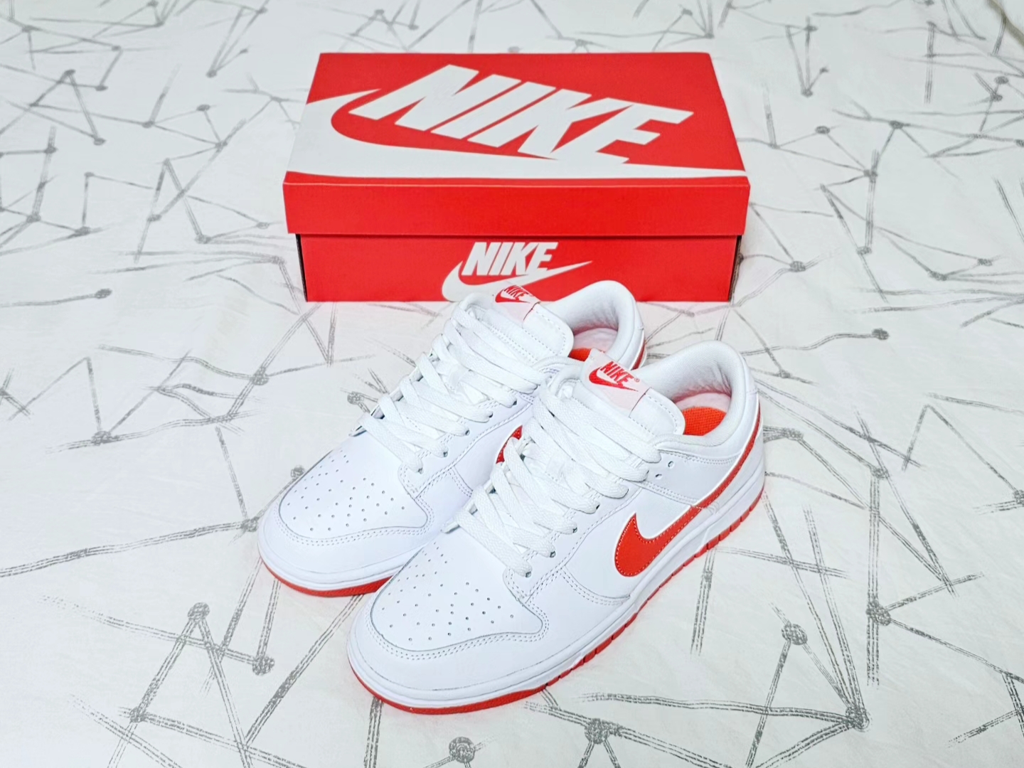Nike Dunk Low Retro White Picante Red 착용 스타일 - 1