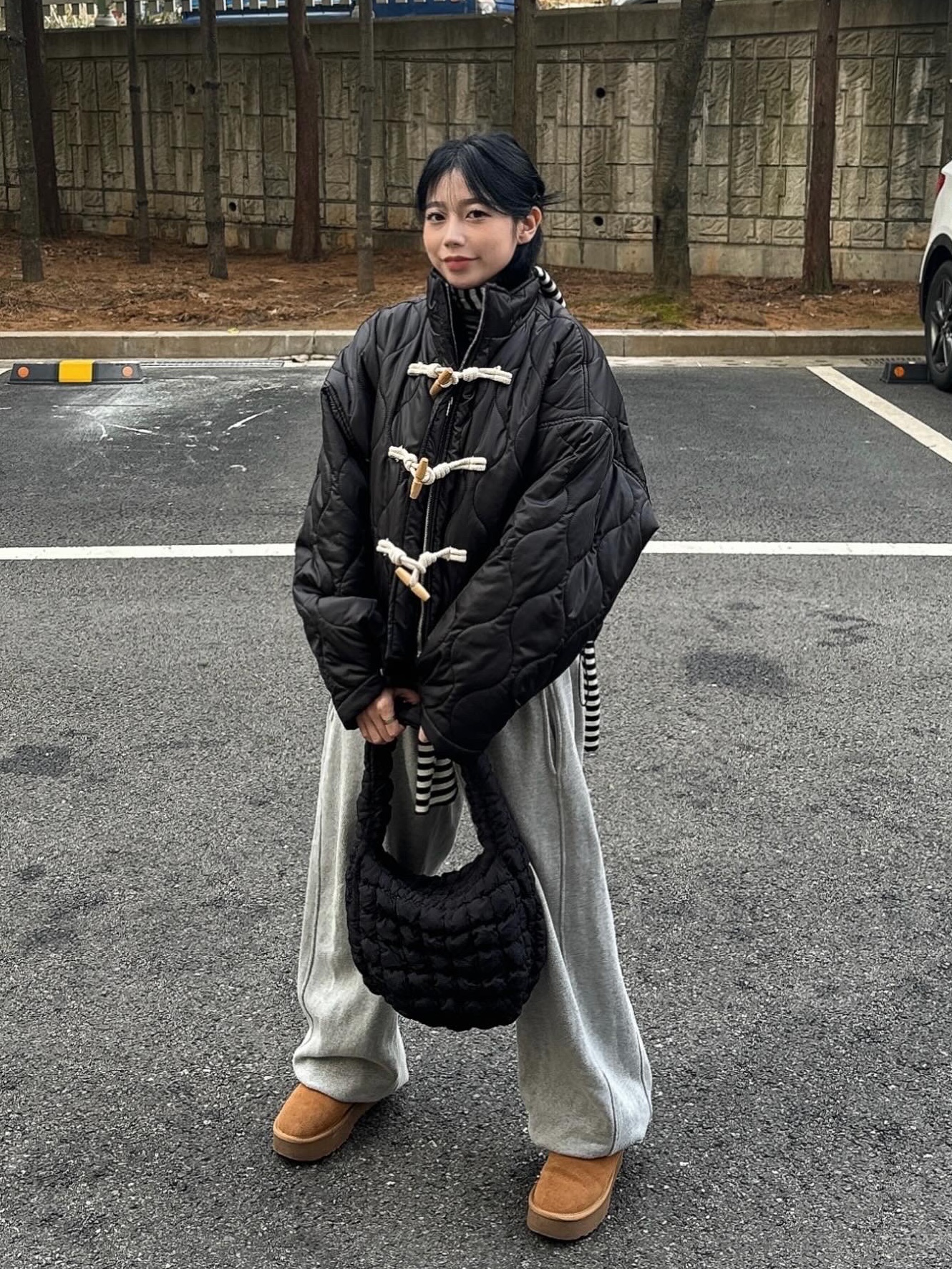 COS Quilted Mini Bag Black 착용 스타일 - 2