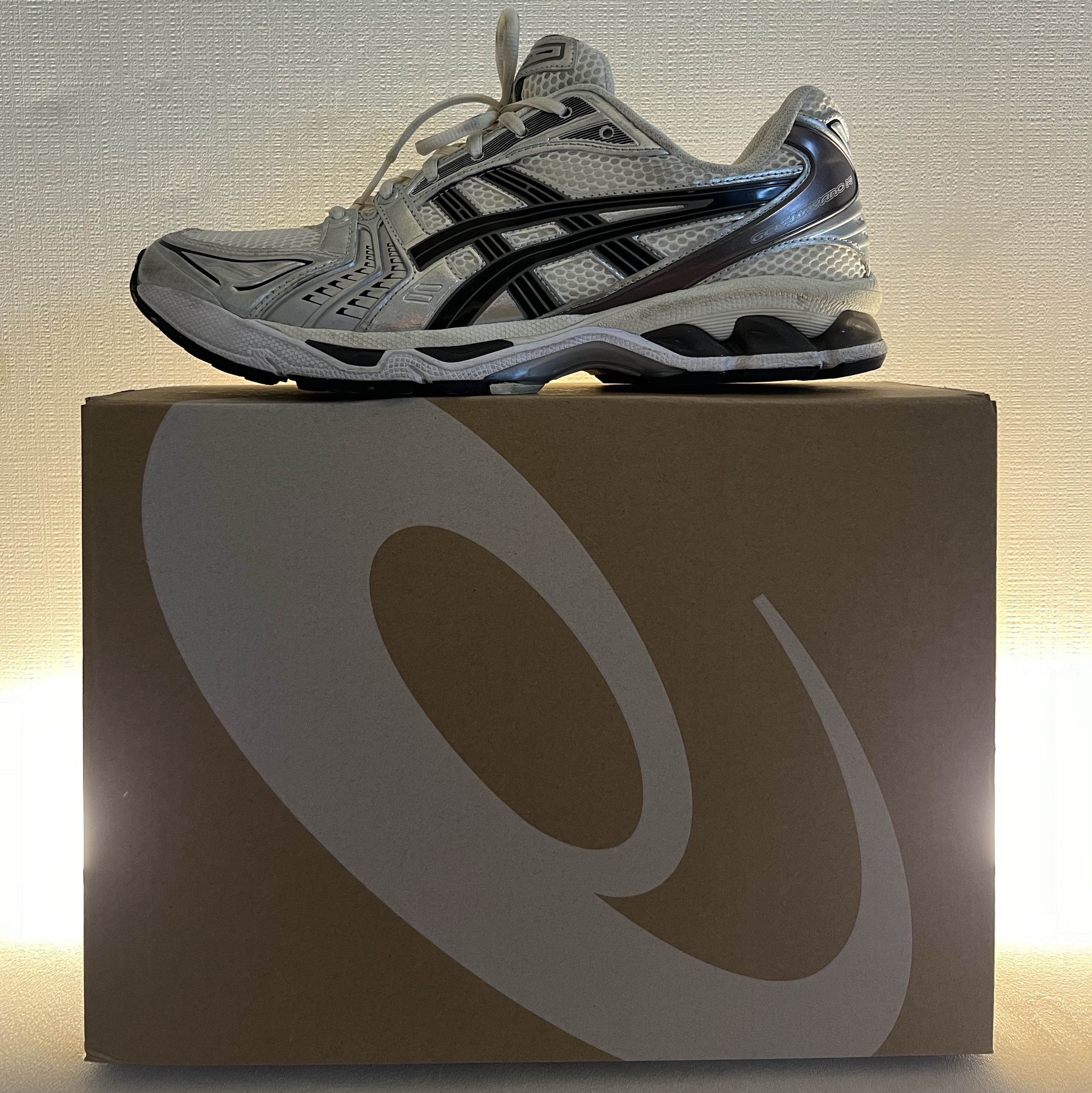 Asics Gel-Kayano 14 Cream Black 착용 스타일 - 1
