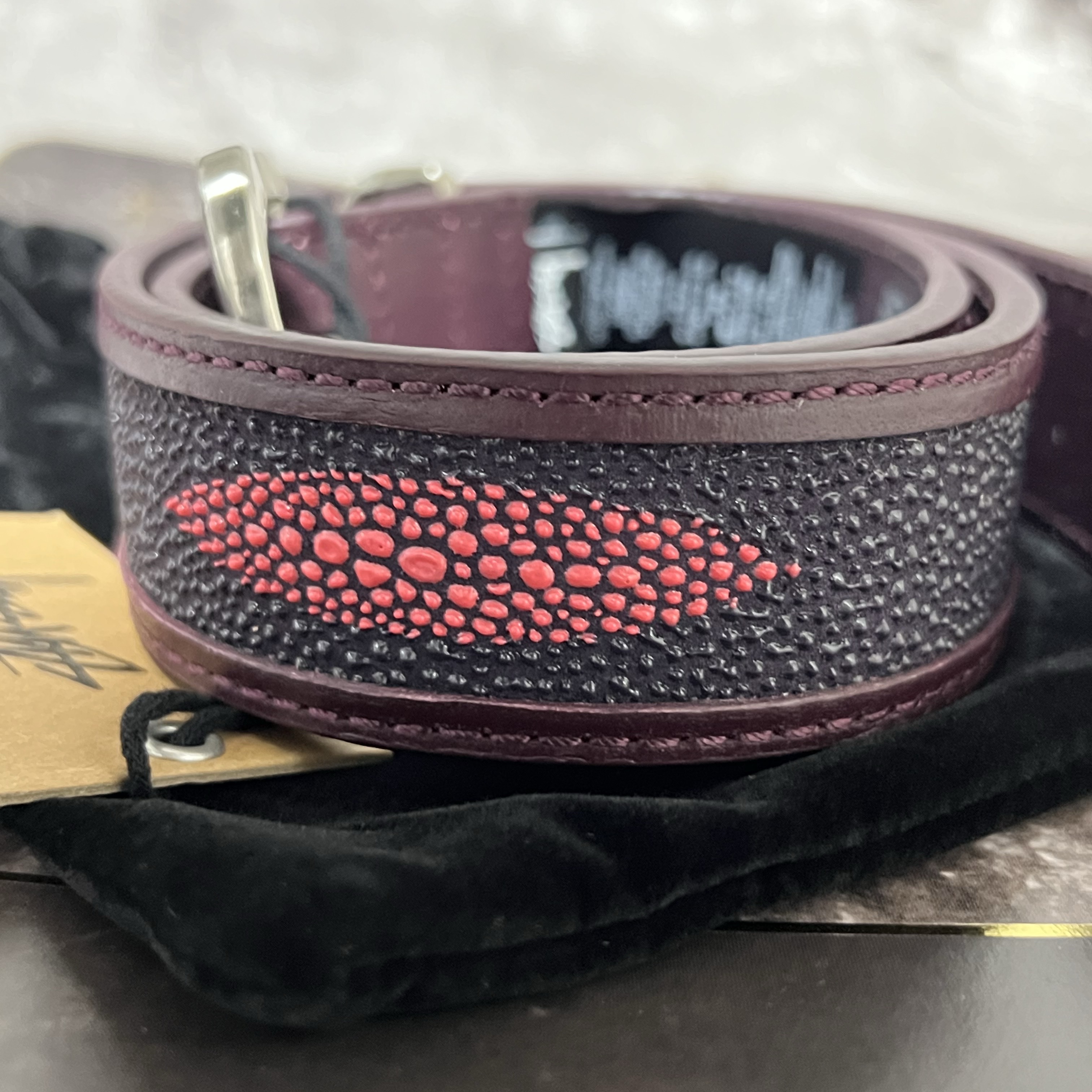 Stussy Manta Ray Print Overlay Belt Distressed Black 착용 스타일 - 2