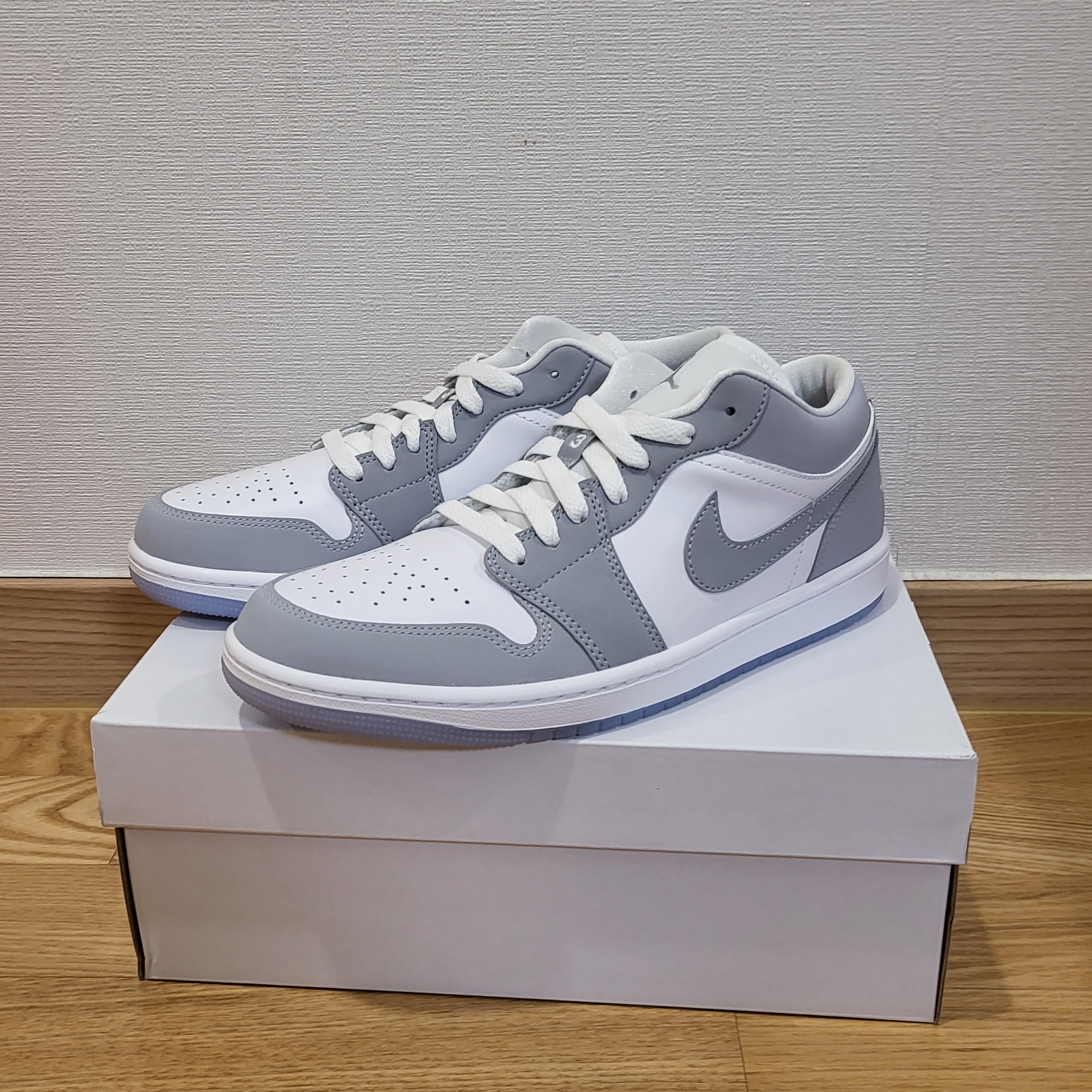 (W) Jordan 1 Low White Wolf Grey 착용 스타일