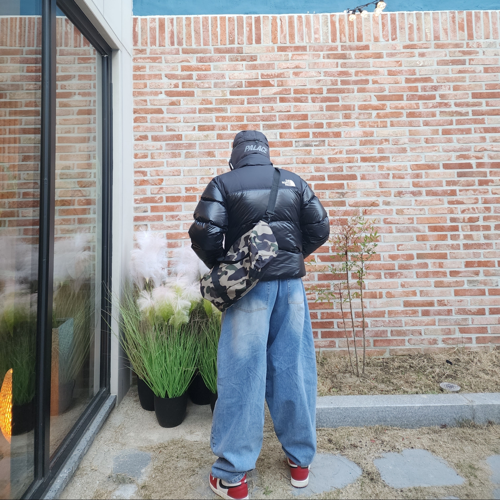 Palace Trooper Hat Black - 22FW, Oakley Eye Jacket Redux Matte Black Frame Prizm Grey Lenses High Bridge Fit 착용 스타일 - 2