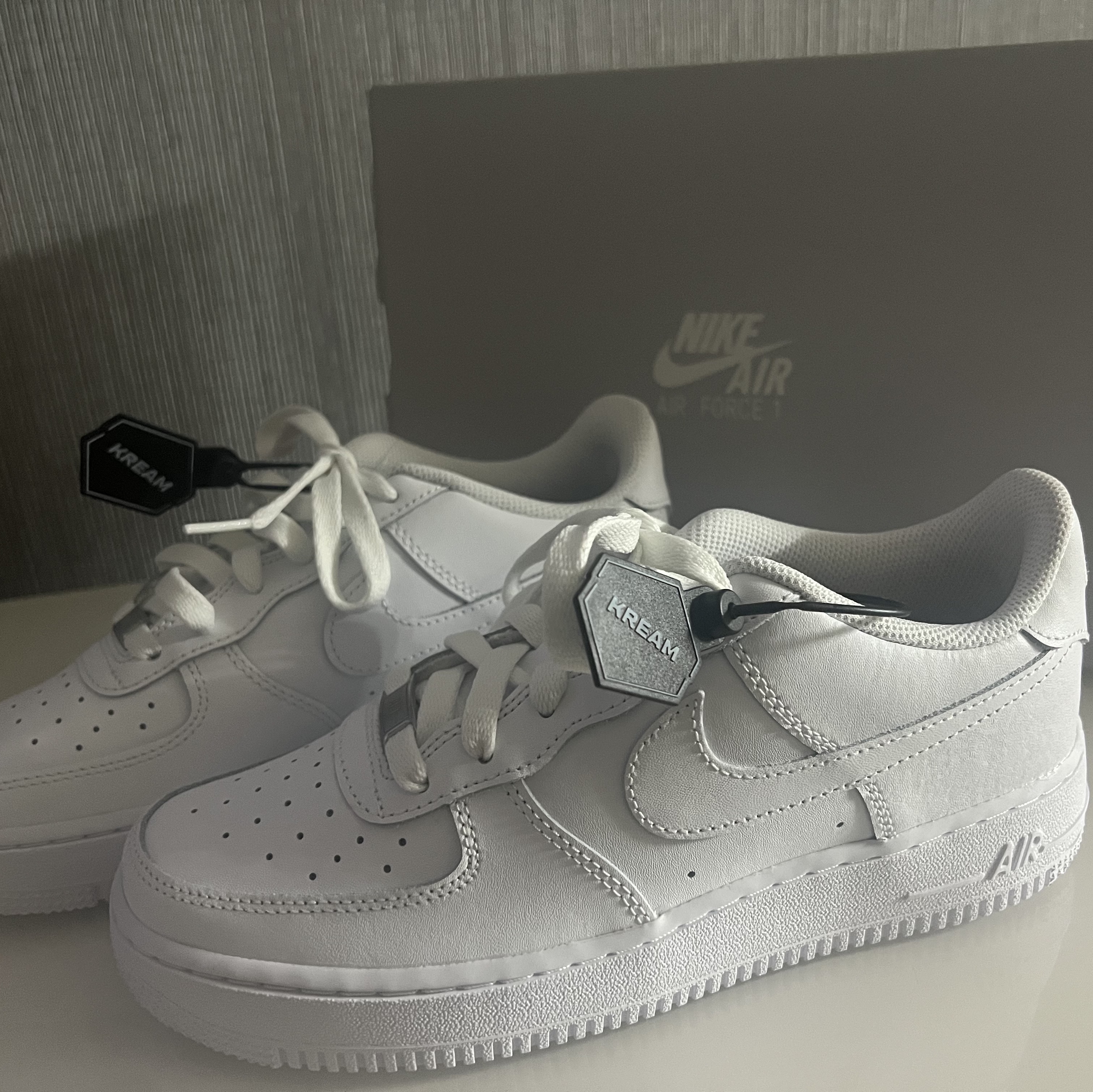 (GS) Nike Air Force 1 LE White 착용 스타일