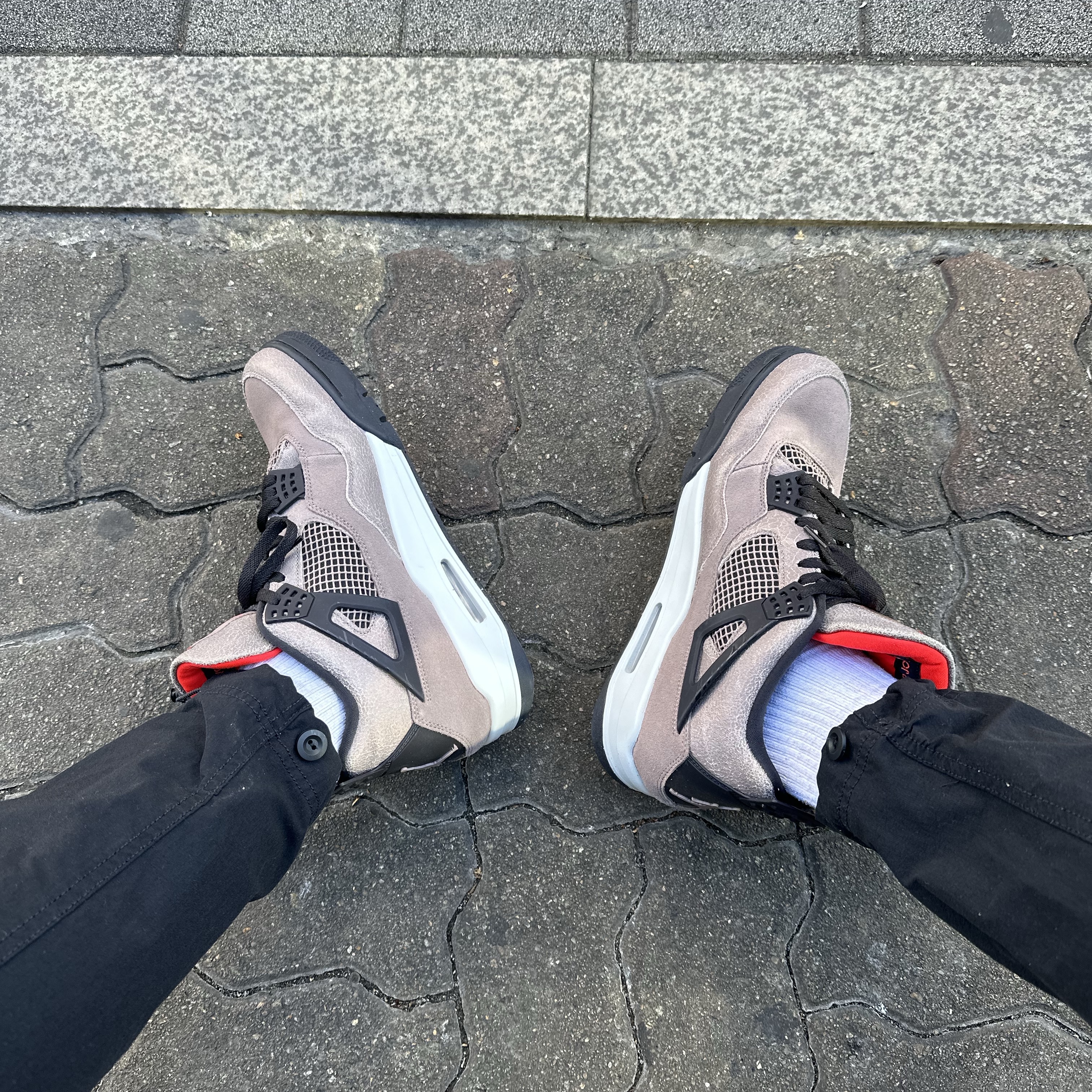 Jordan 4 Retro Taupe Haze 착용 스타일 - 2
