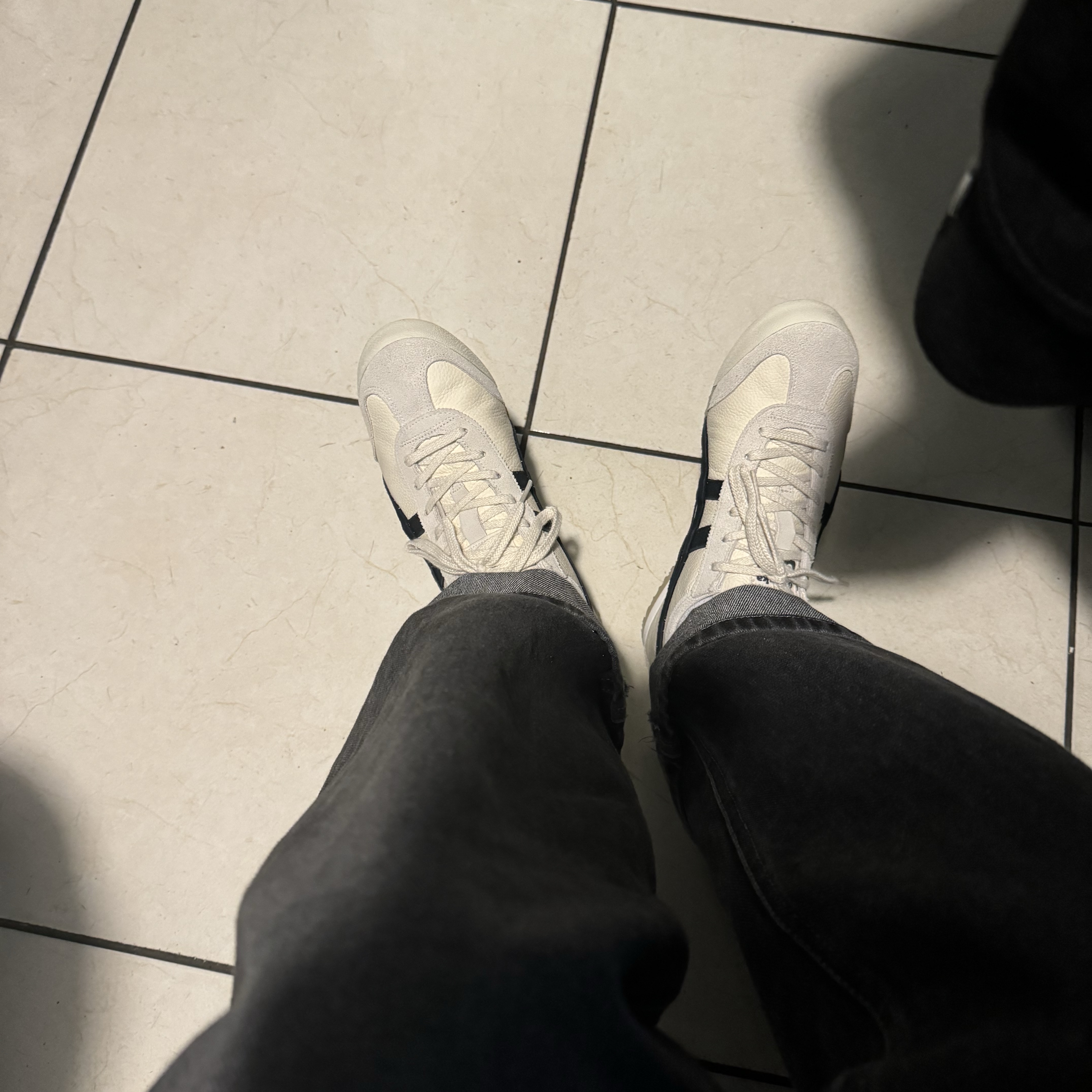 Onitsuka Tiger Mexico 66 Vintage White Black 착용 스타일 - 1