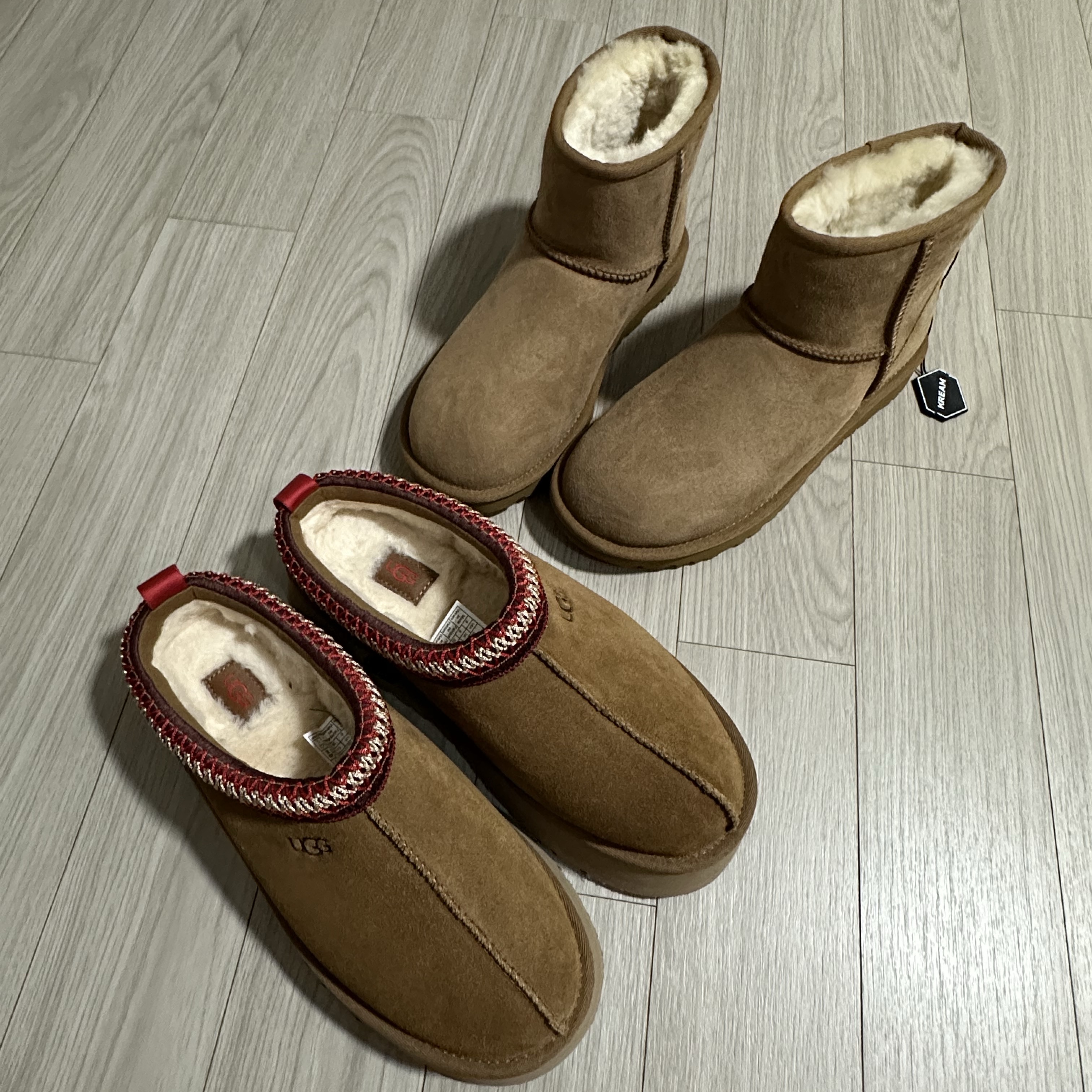 (W) UGG Tazz Slipper Chestnut, (W) The North Face Nuptse Short Jacket Black 착용 스타일 - 2
