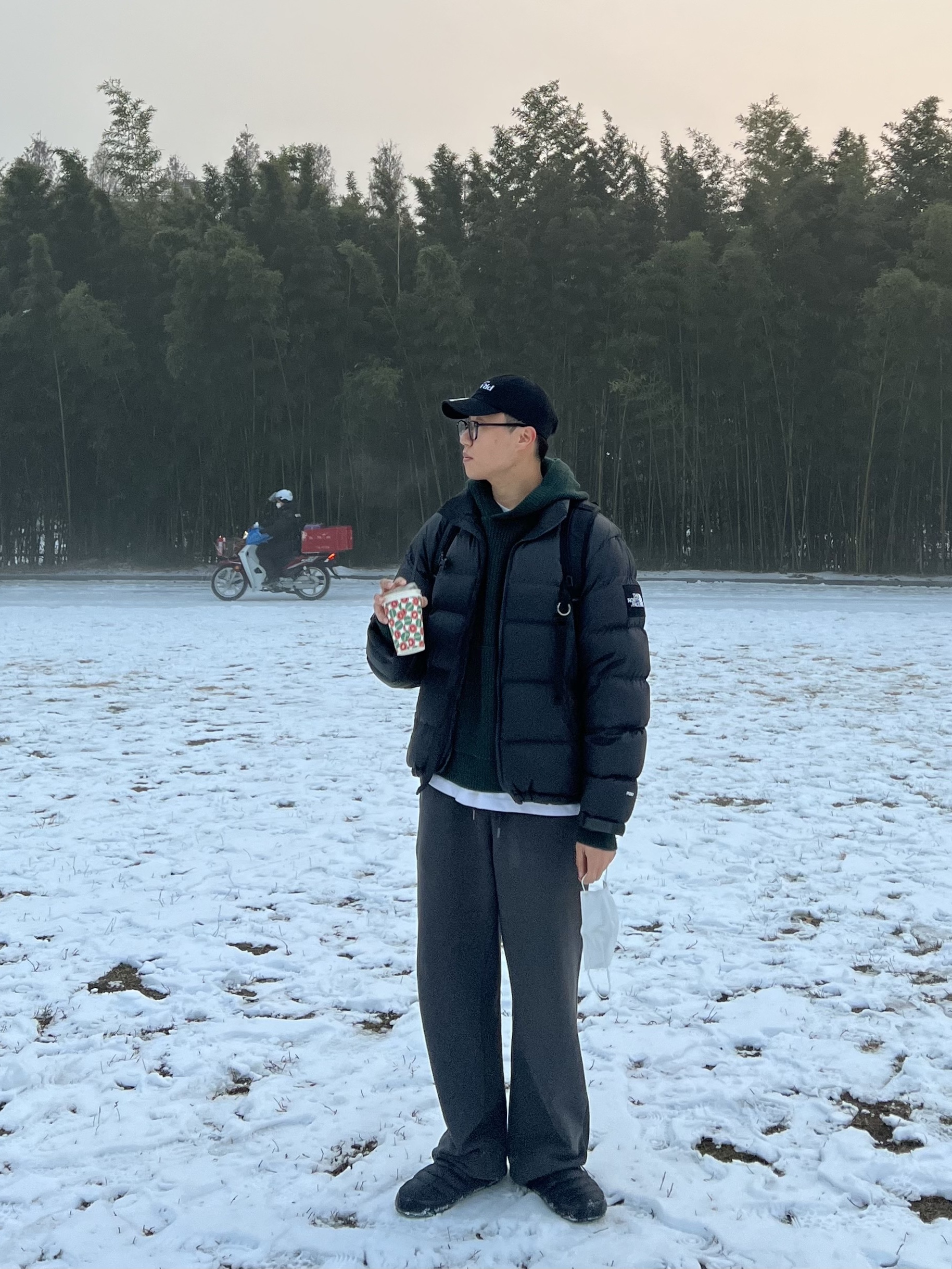 The North Face 1992 Nuptse Jacket Charcoal, The North Face 1992 Nuptse Jacket Black 착용 스타일 - 1