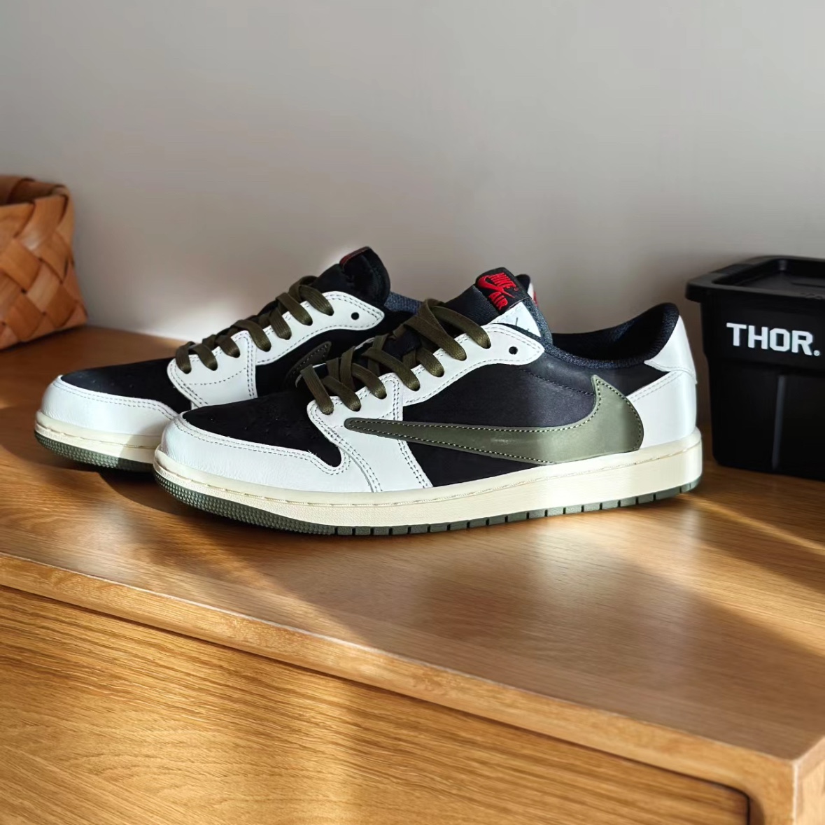 (W) Jordan 1 x Travis Scott Retro Low OG SP Medium Olive 착용 스타일
