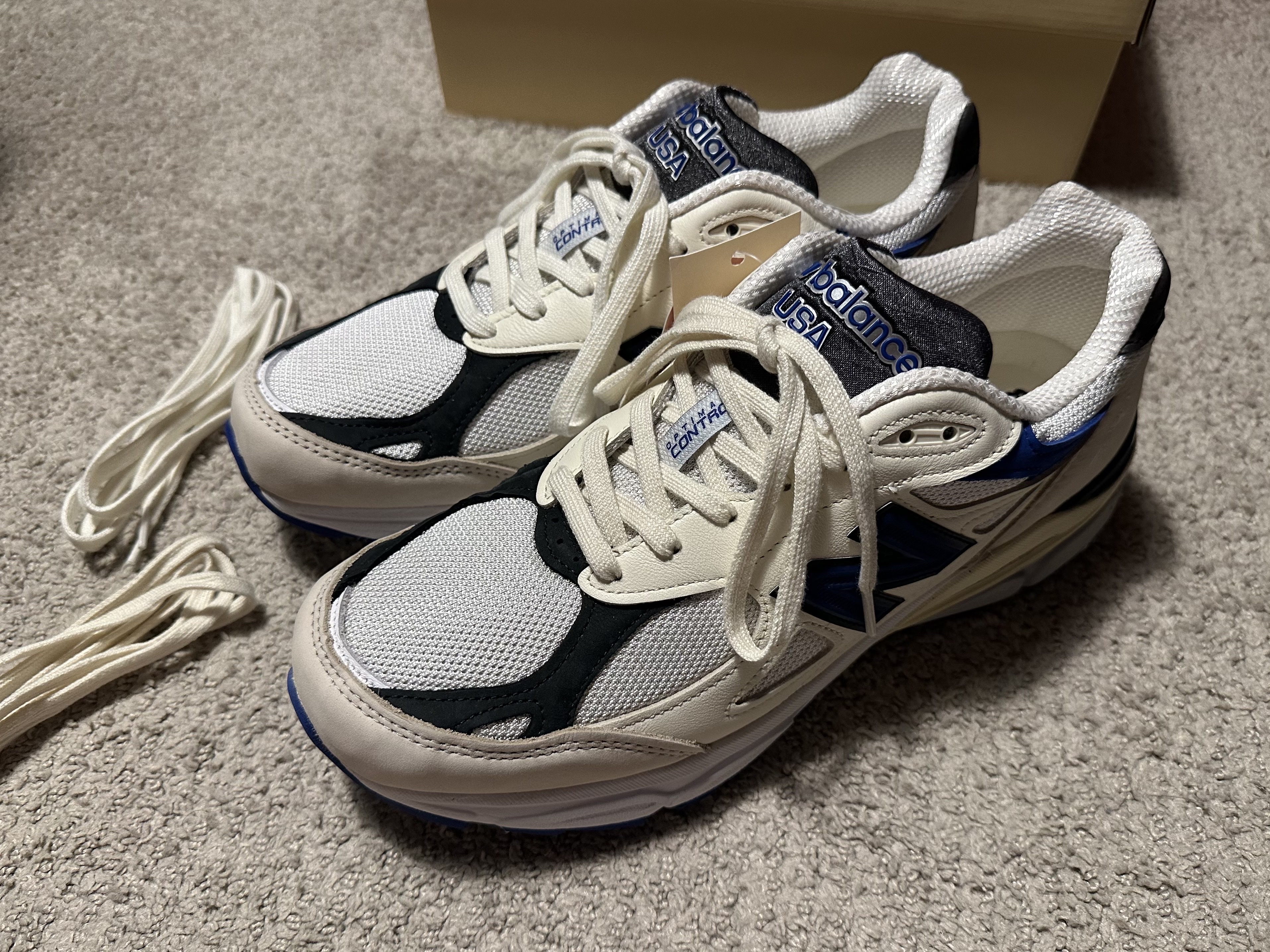 New Balance 990v3 Made in USA White Blue 착용 스타일 - 2