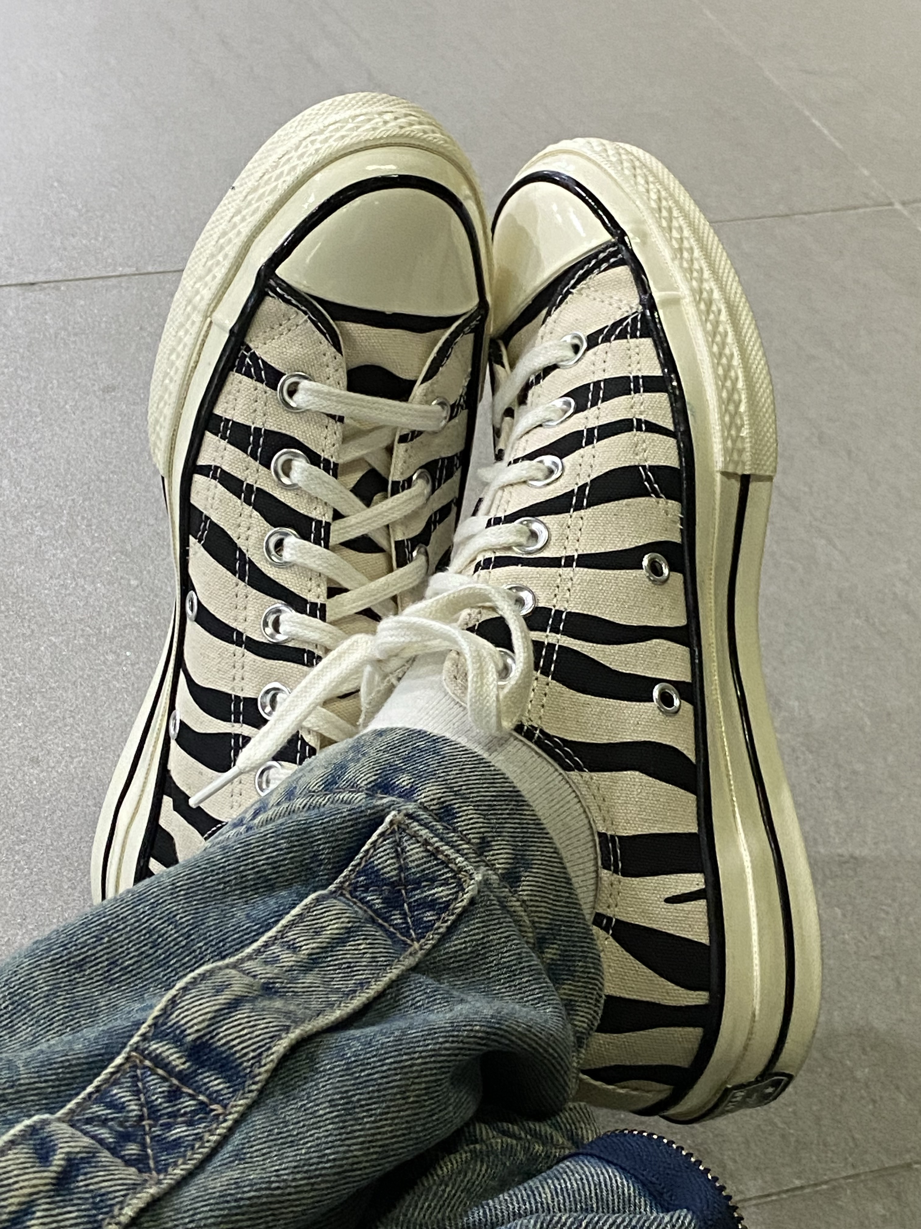 Converse Chuck 70 Ox Archive Print Zebra Black 착용 스타일