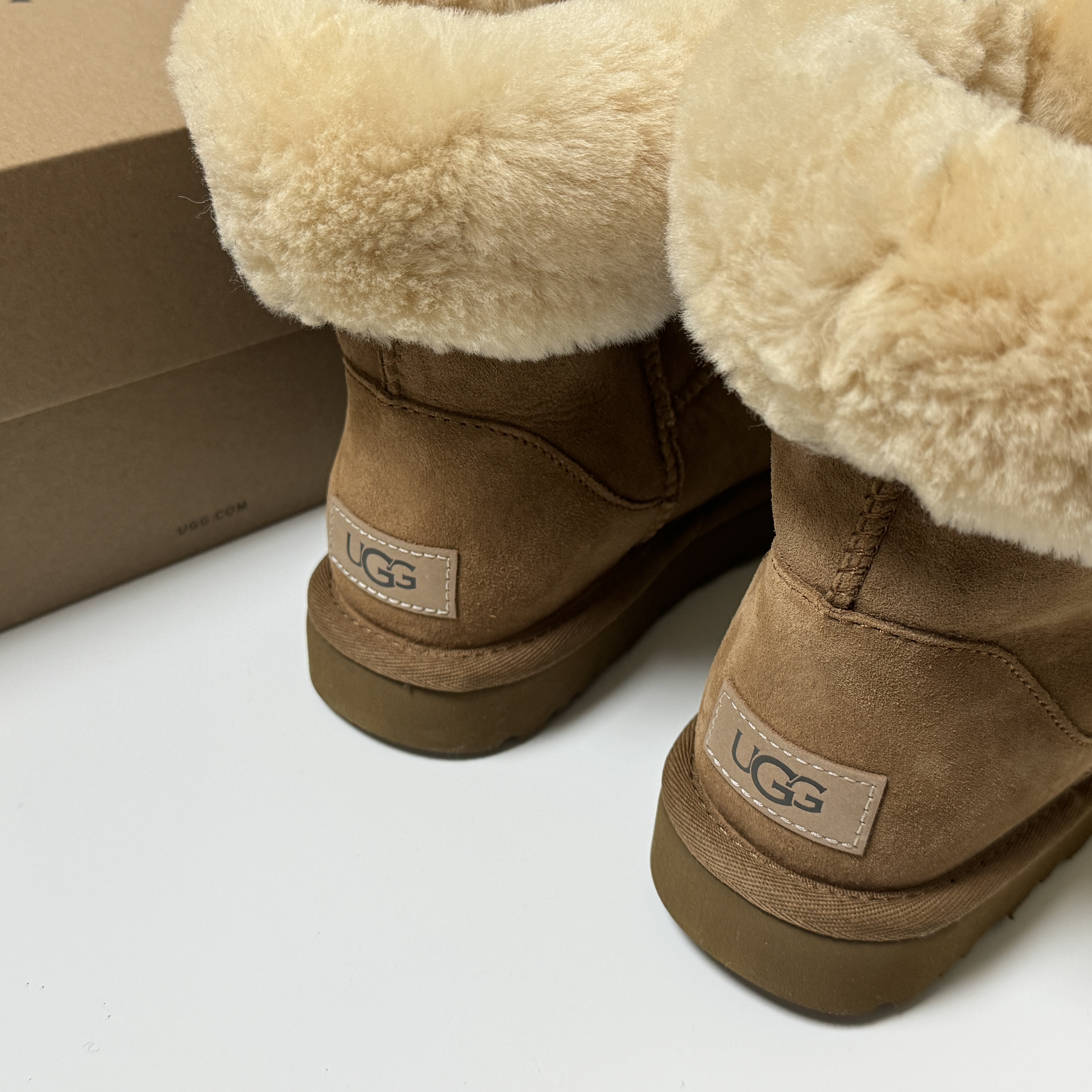 (W) UGG Classic Short II Boots Chestnut 착용 스타일