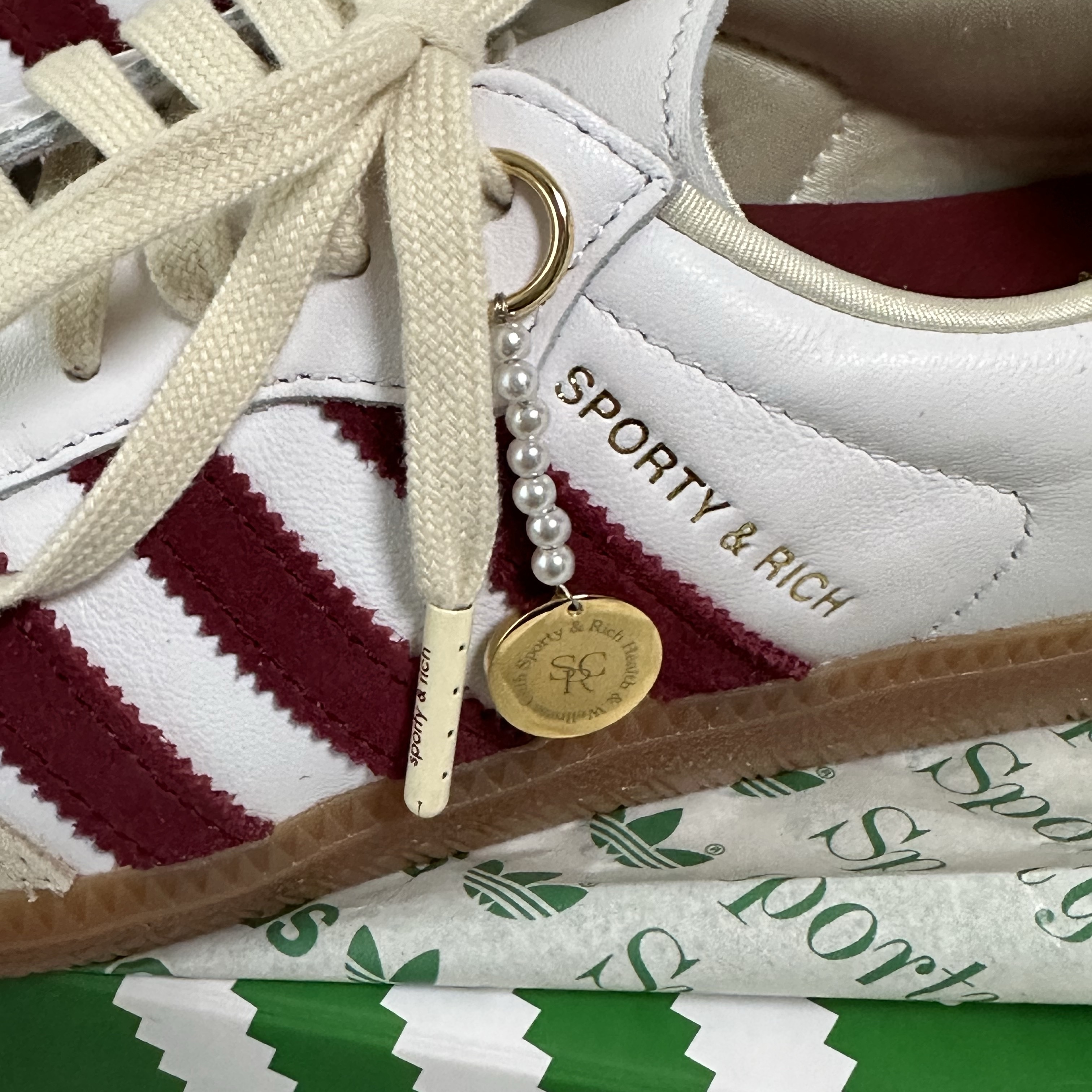 Adidas x Sporty & Rich Samba OG Cloud White Collegiate Burgundy 착용 스타일 - 2