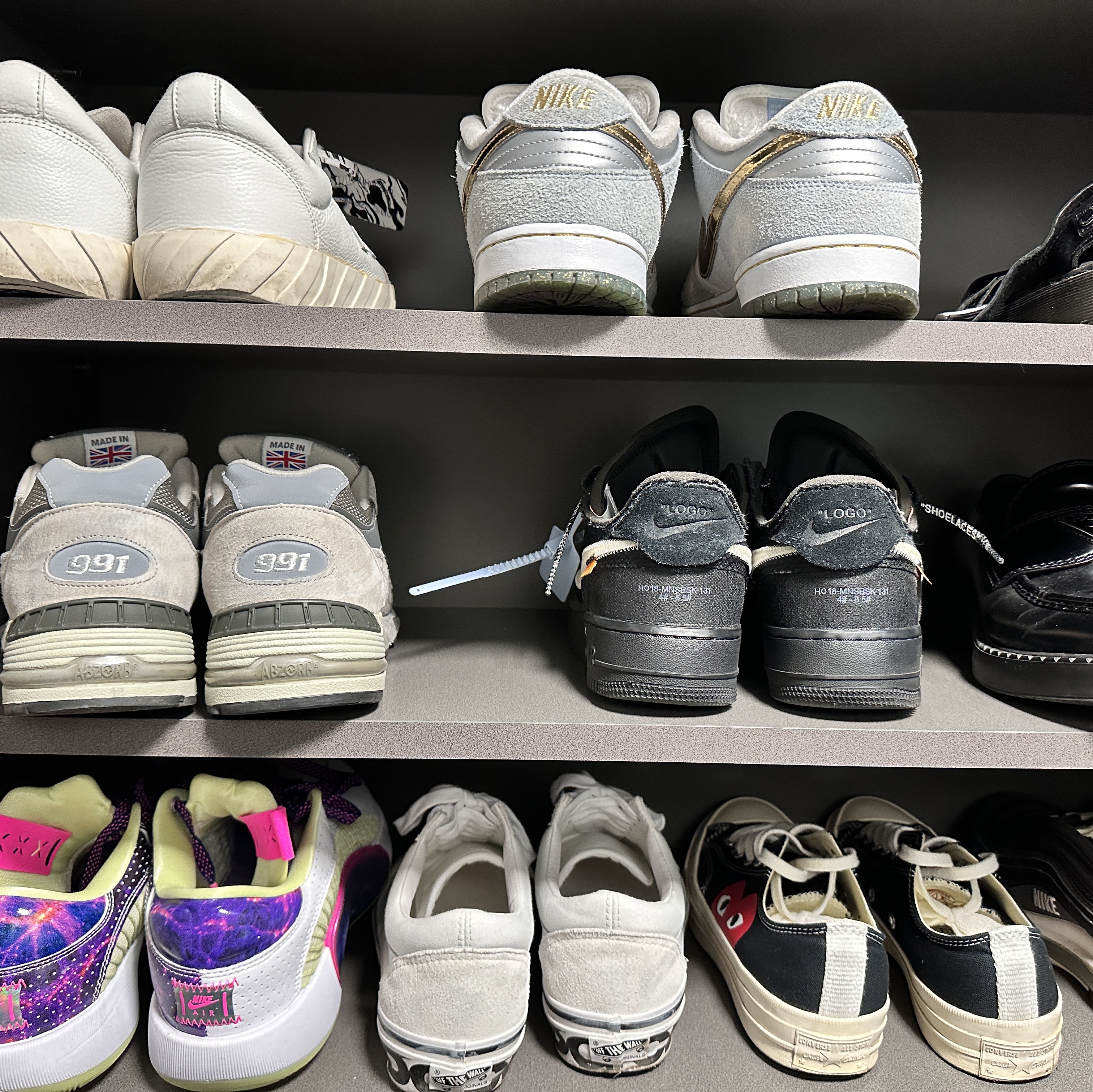 Nike x Sean Cliver SB Dunk Low Holiday Special, Nike x Off-White Air Force 1 Low Black White 착용 스타일