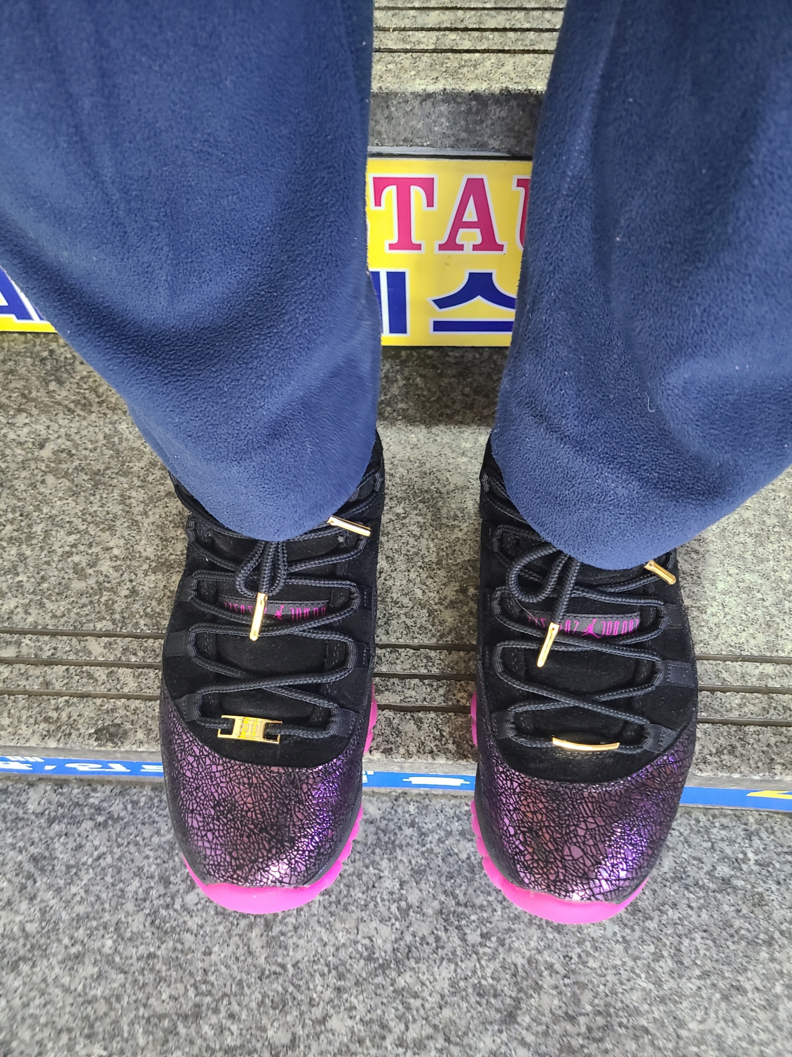 (W) Jordan 11 Retro Low Think 16 Rook To Queen 착용 스타일 - 7