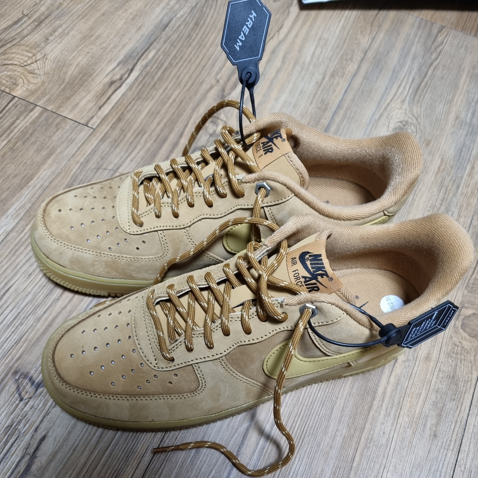 Nike Air Force 1 '07 WB Flax 착용 스타일