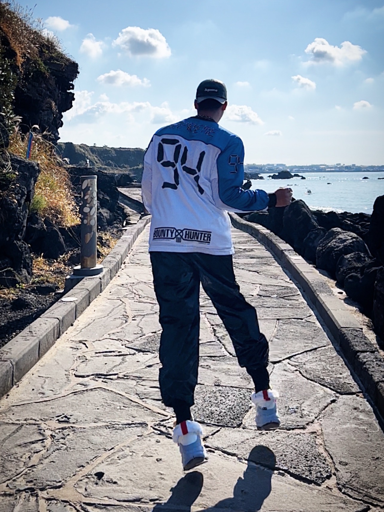 Supreme Leather Camp Cap Black - 21SS, Supreme x Stone Island New Silk Light Pants Black - 19SS 착용 스타일 - 2