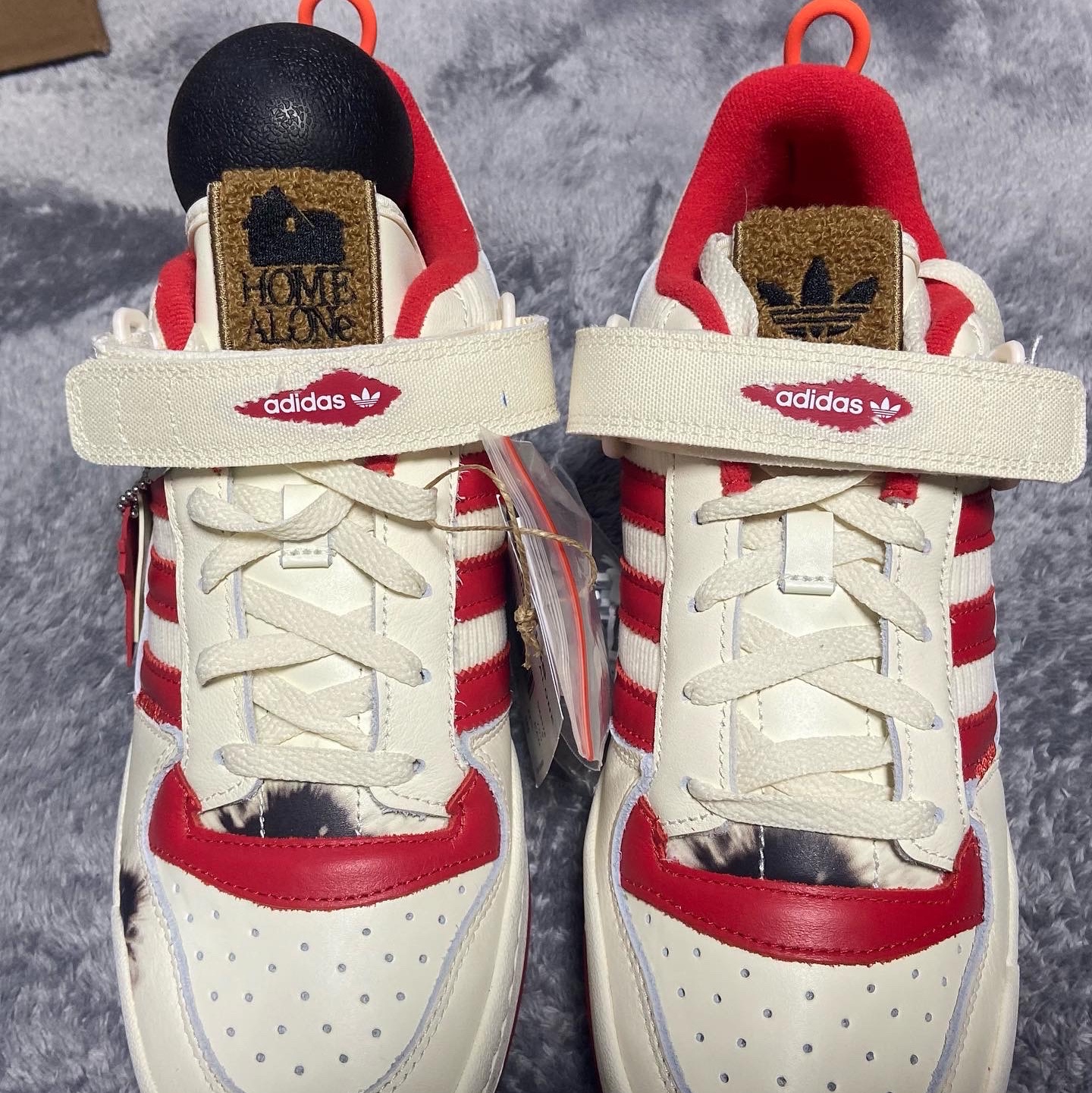 Adidas Forum Low Home Alone 착용 스타일 - 1