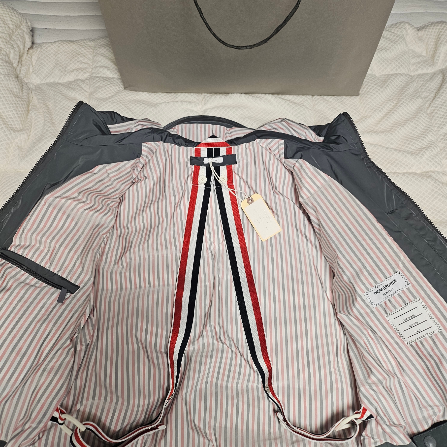 Thom Browne Poly Twill Down Filled 4-Bar Ski Jacket Grey 착용 스타일 - 2