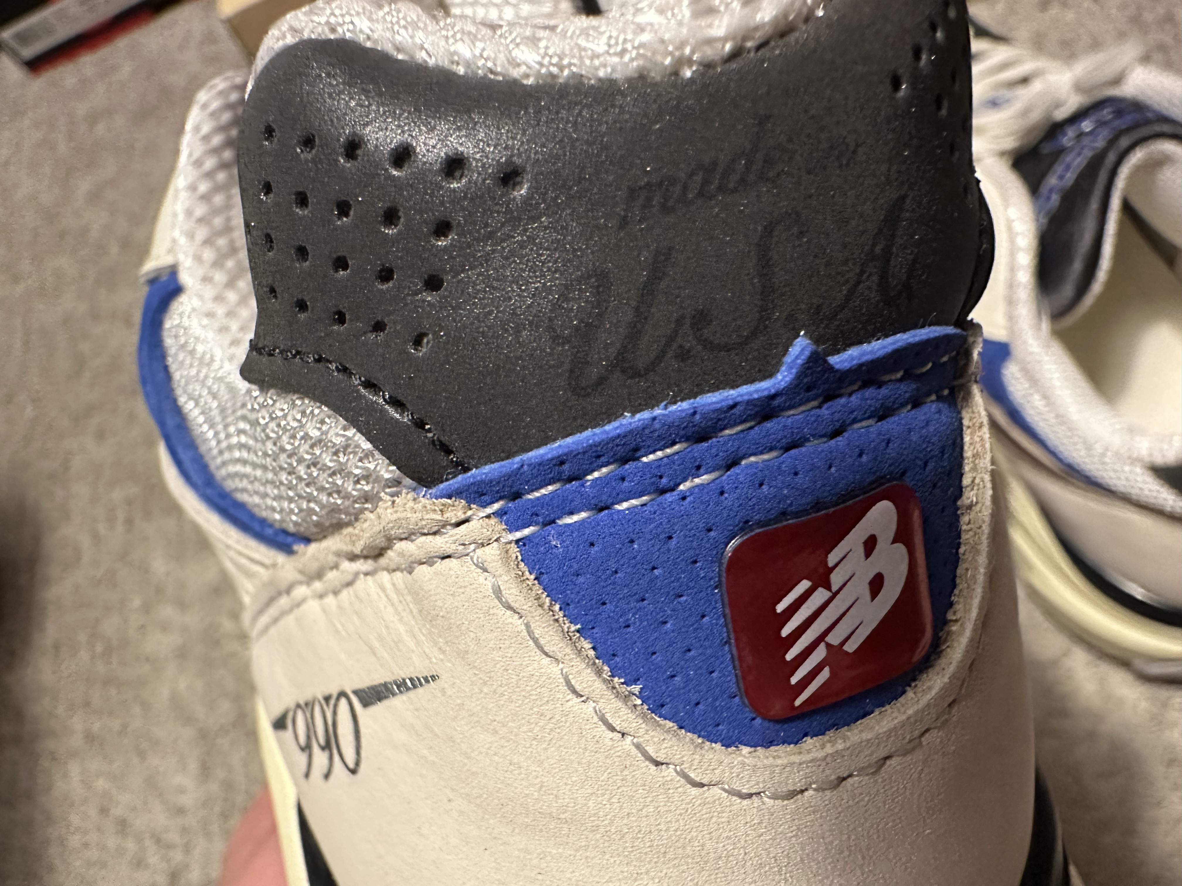 New Balance 990v3 Made in USA White Blue 착용 스타일 - 5