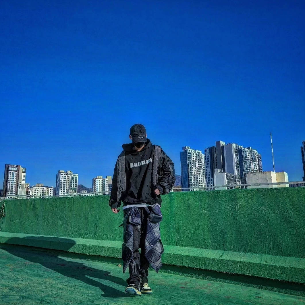 Jordan 1 x Travis Scott x Fragment Retro Low OG SP Military Blue, Project G/R Distressed Filth Club Cap Washed Black 착용 스타일