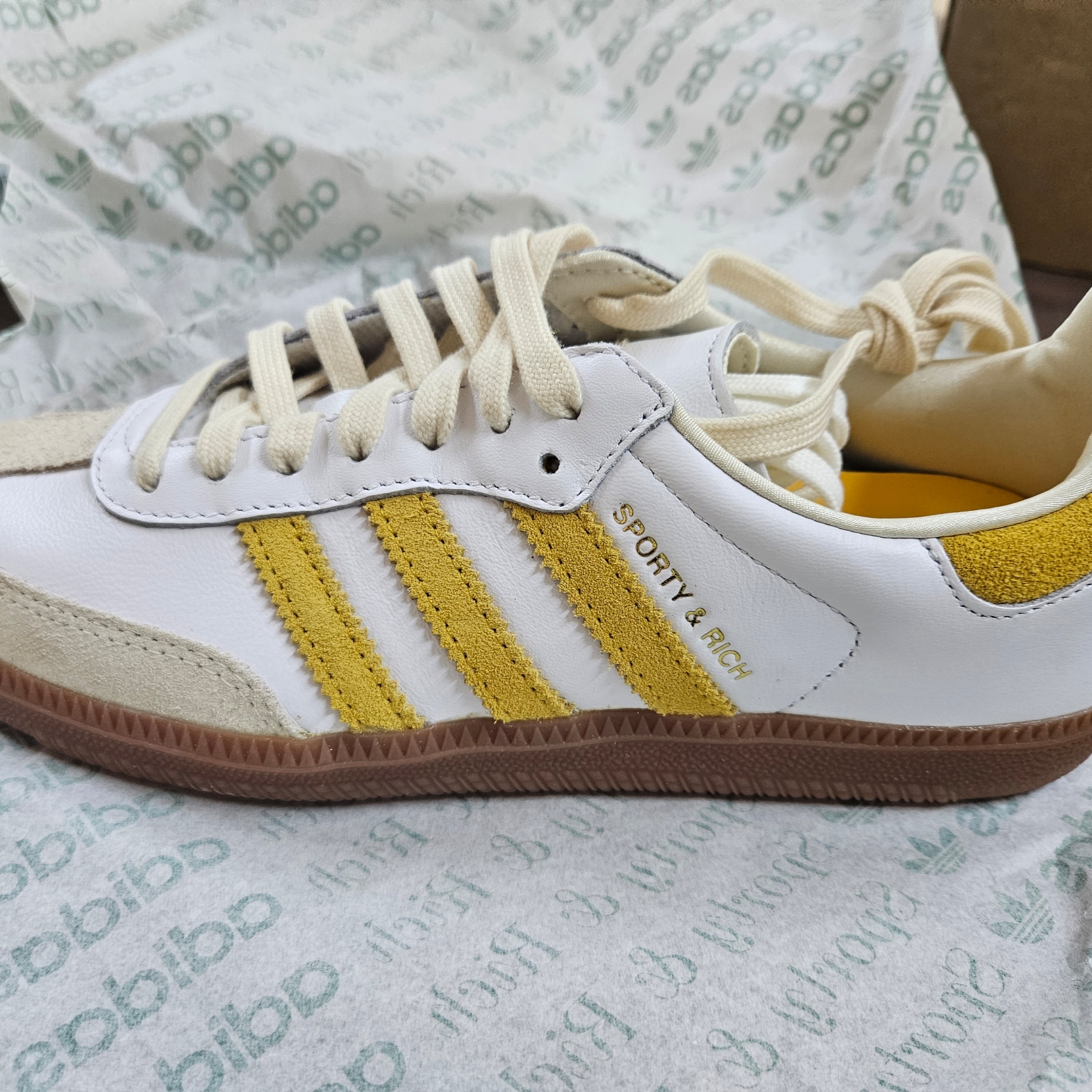 Adidas x Sporty & Rich Samba OG Cloud White Bold Gold 착용 스타일