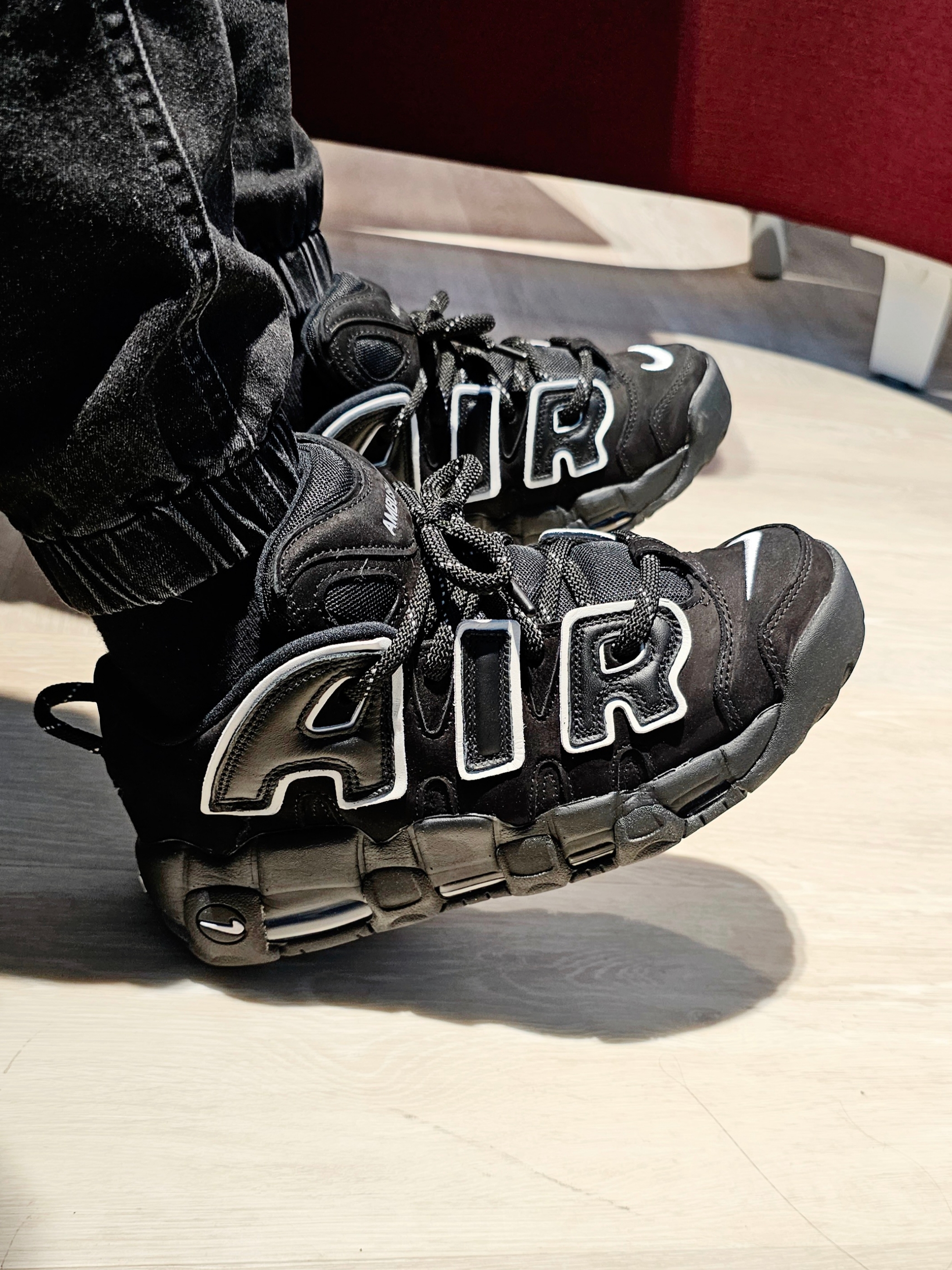 Nike x Ambush Air More Uptempo Low Black and White 착용 스타일 - 1