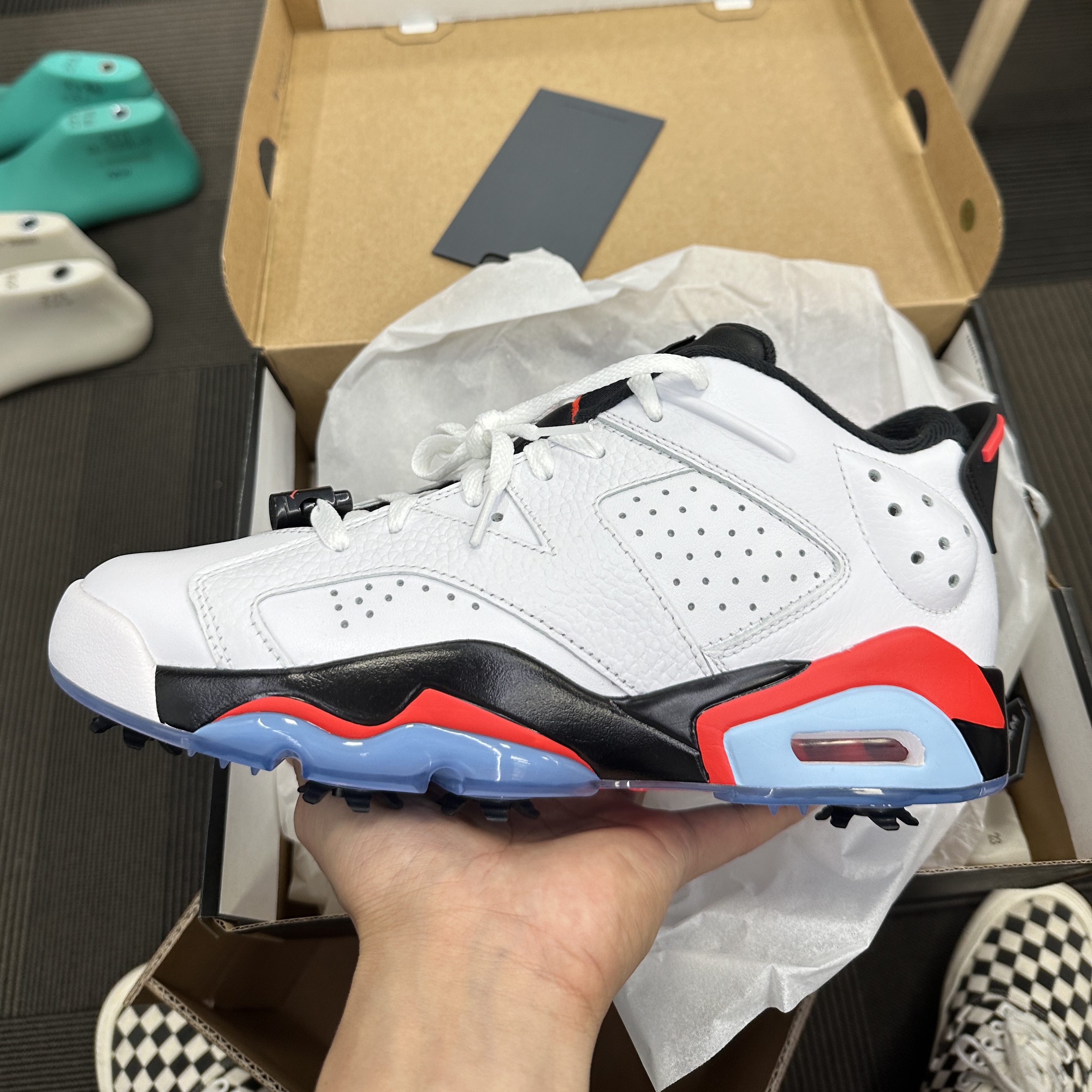 Jordan 6 Retro Low Golf White Infrared 23 착용 스타일
