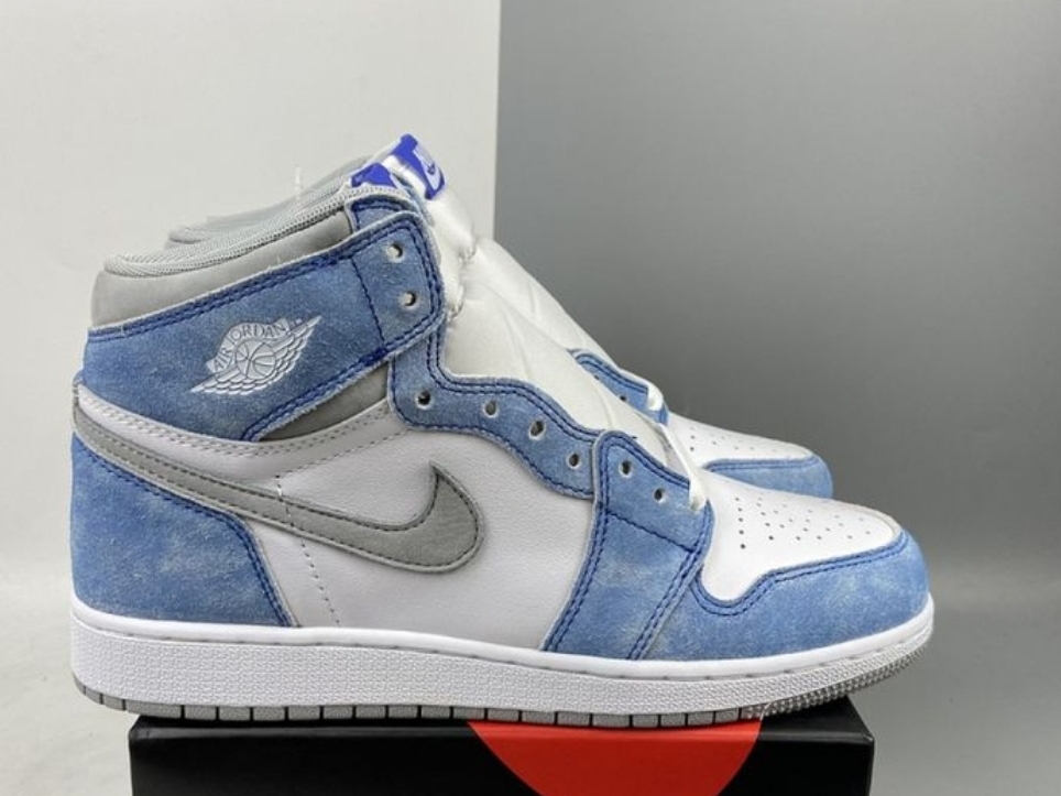 Jordan 1 Retro High OG Hyper Royal 착용 스타일