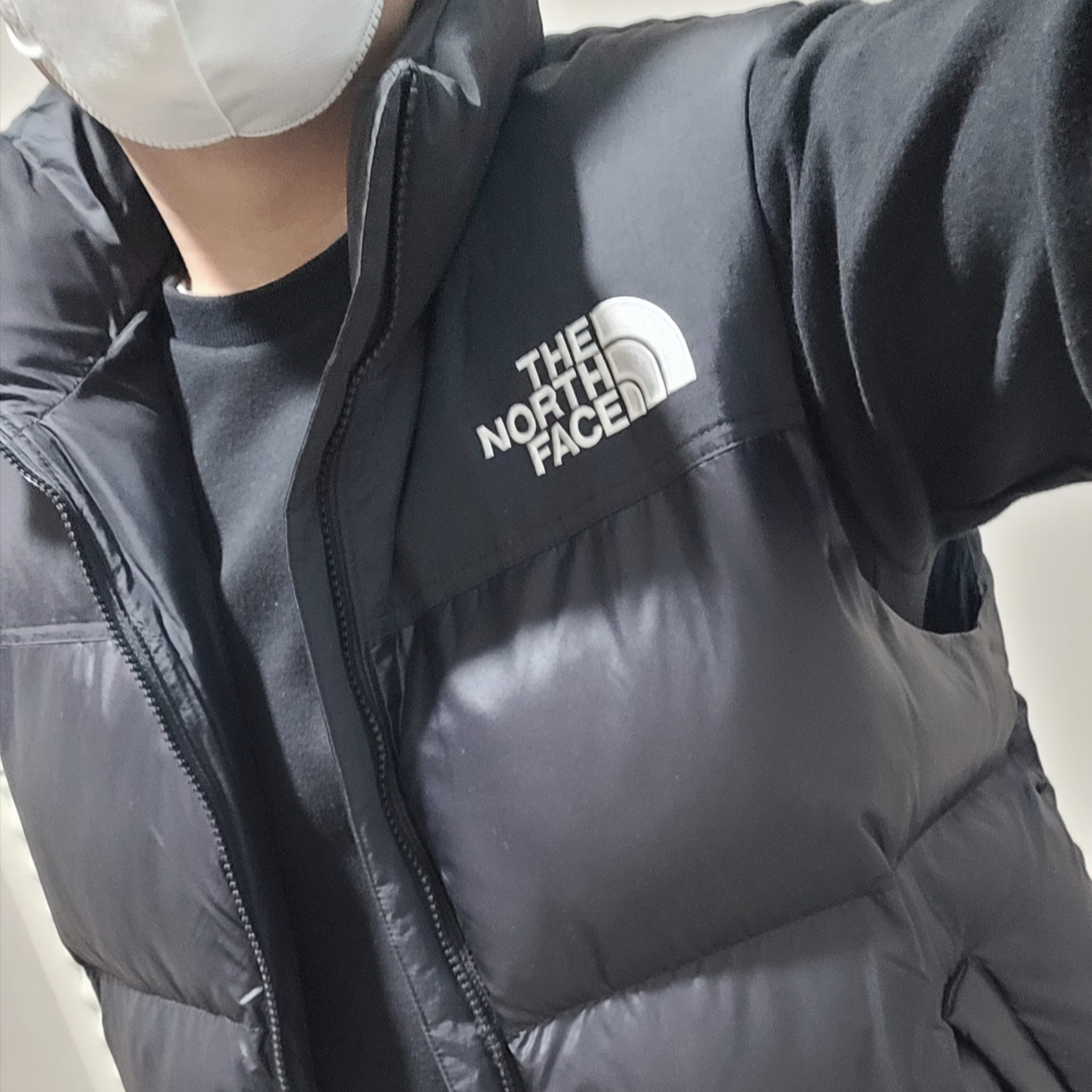 The North Face Nuptse On Ball Vest Black 착용 스타일