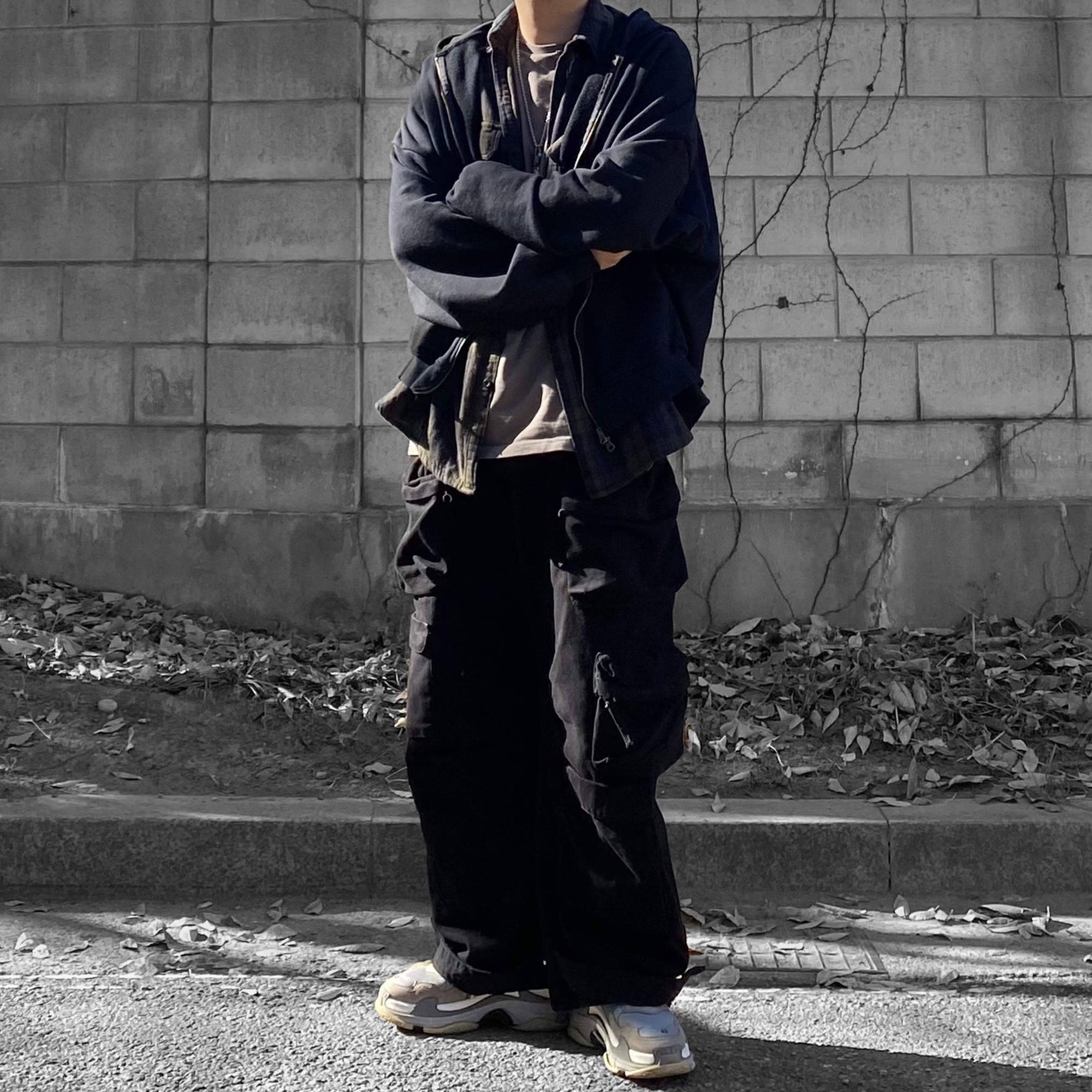 Undermycar Fisky Double Layered Shirts Hood Zip-Up Bronze Green - 23FW, Zara Utility Pocket Pants Black 착용 스타일 - 3