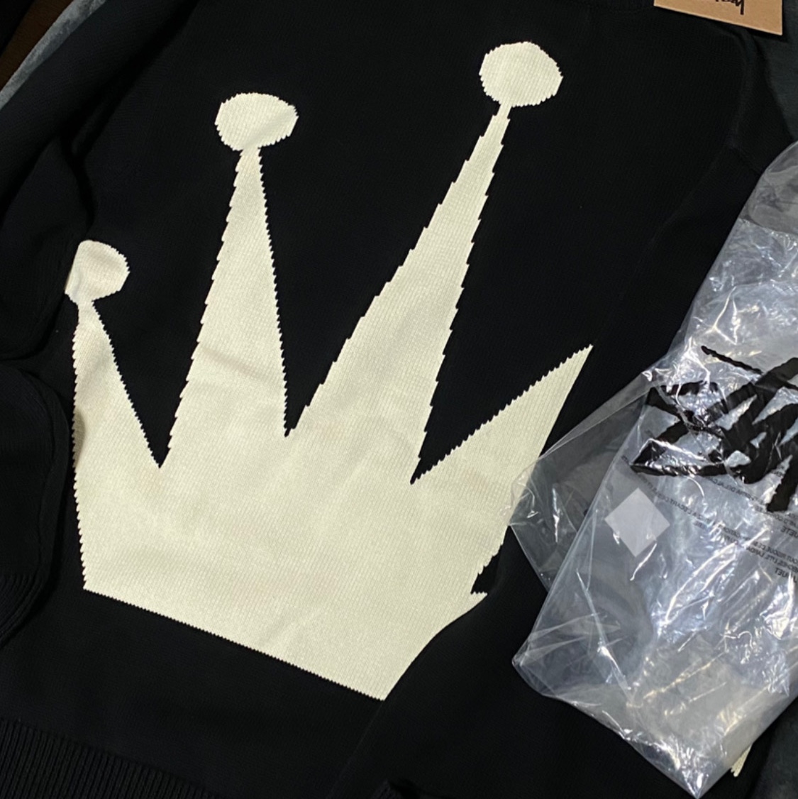 Stussy Bent Crown Sweater Black 착용 스타일
