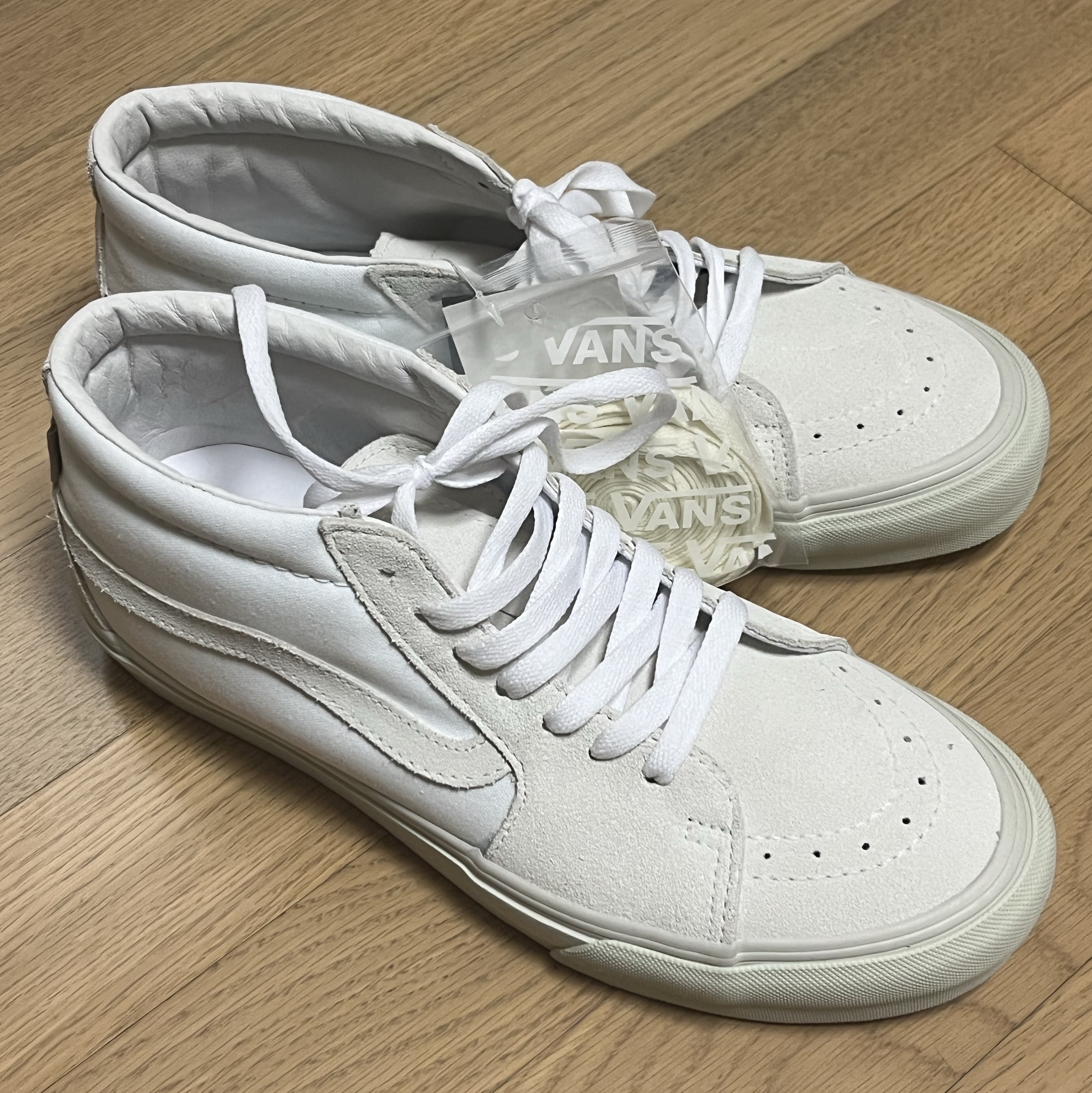 Vans Vault x JJJJound Sk8-Mid LX True White 착용 스타일 - 1
