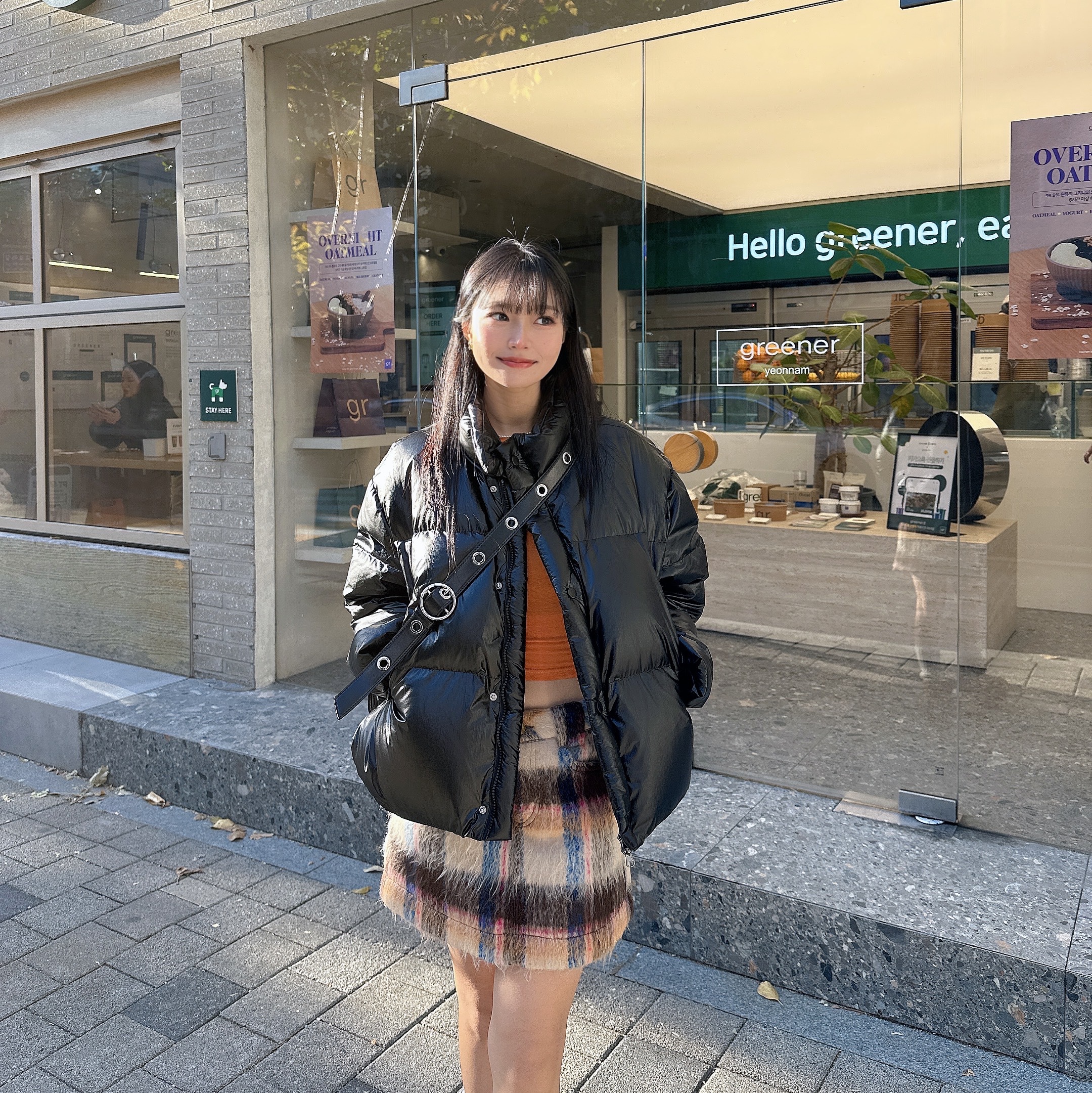 (W) UGG Classic Mini Platform Boots Chestnut 착용 스타일 - 2