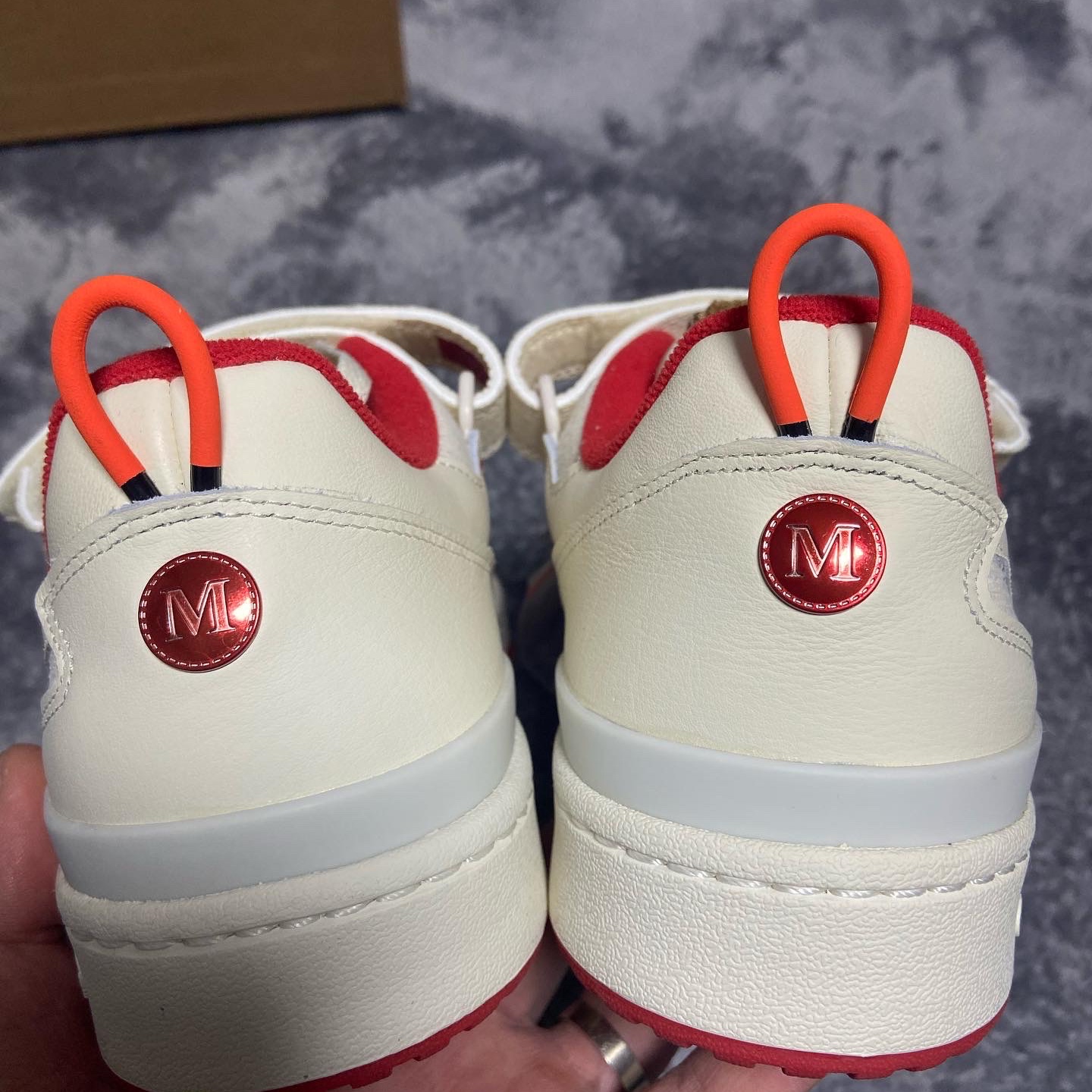 Adidas Forum Low Home Alone 착용 스타일 - 3